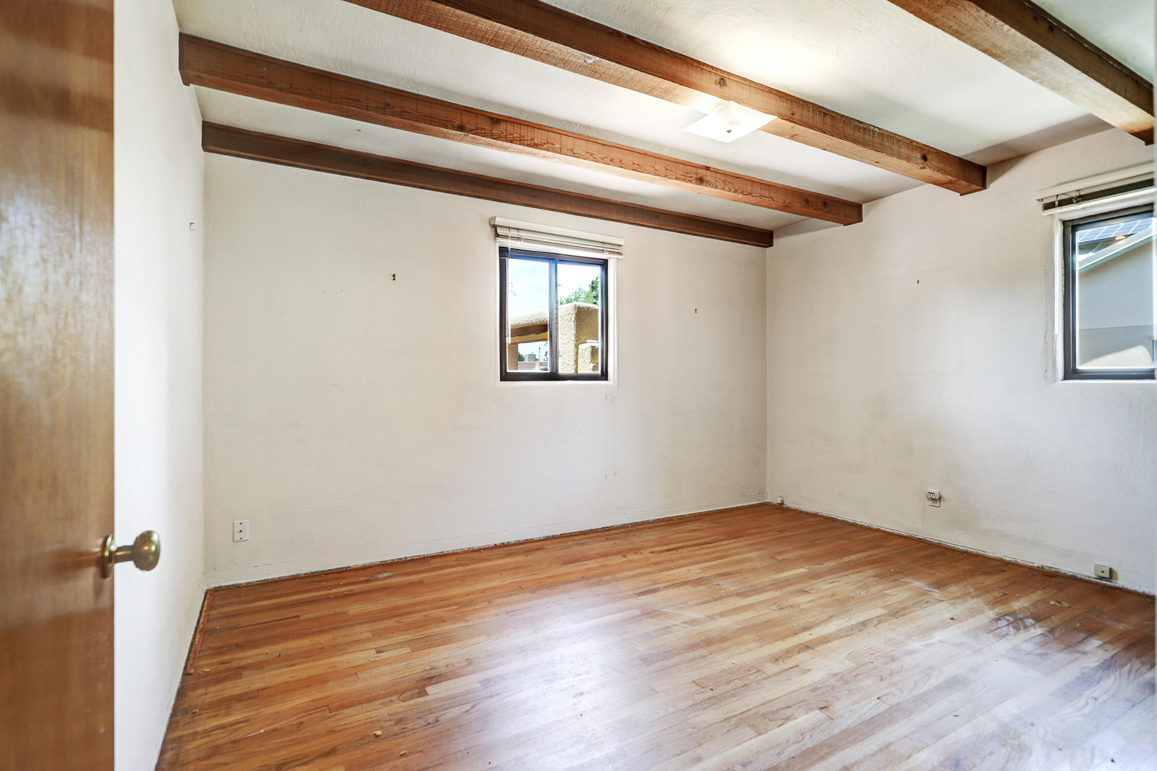 1614 Aliso Drive NE