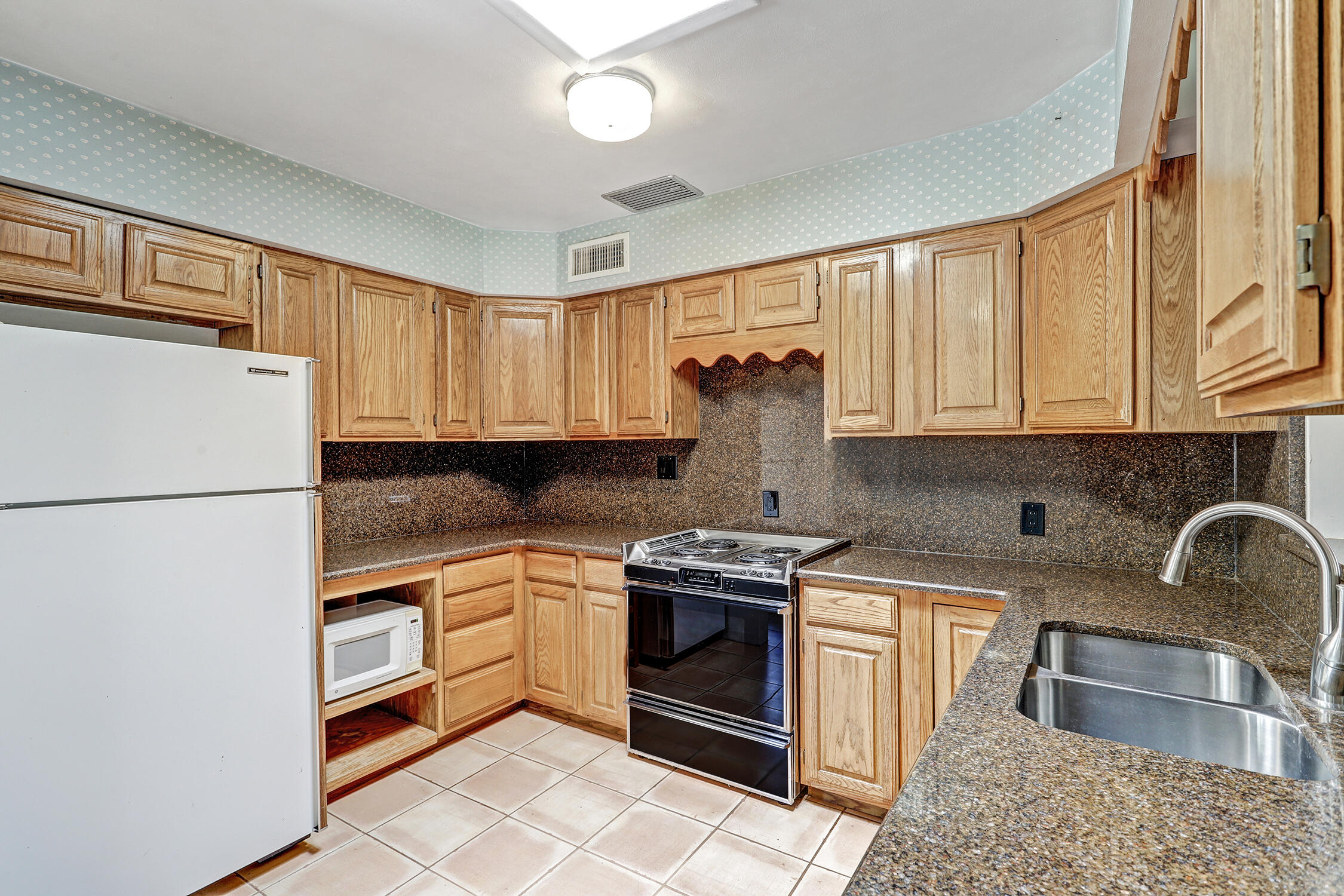 1614 Aliso Drive NE