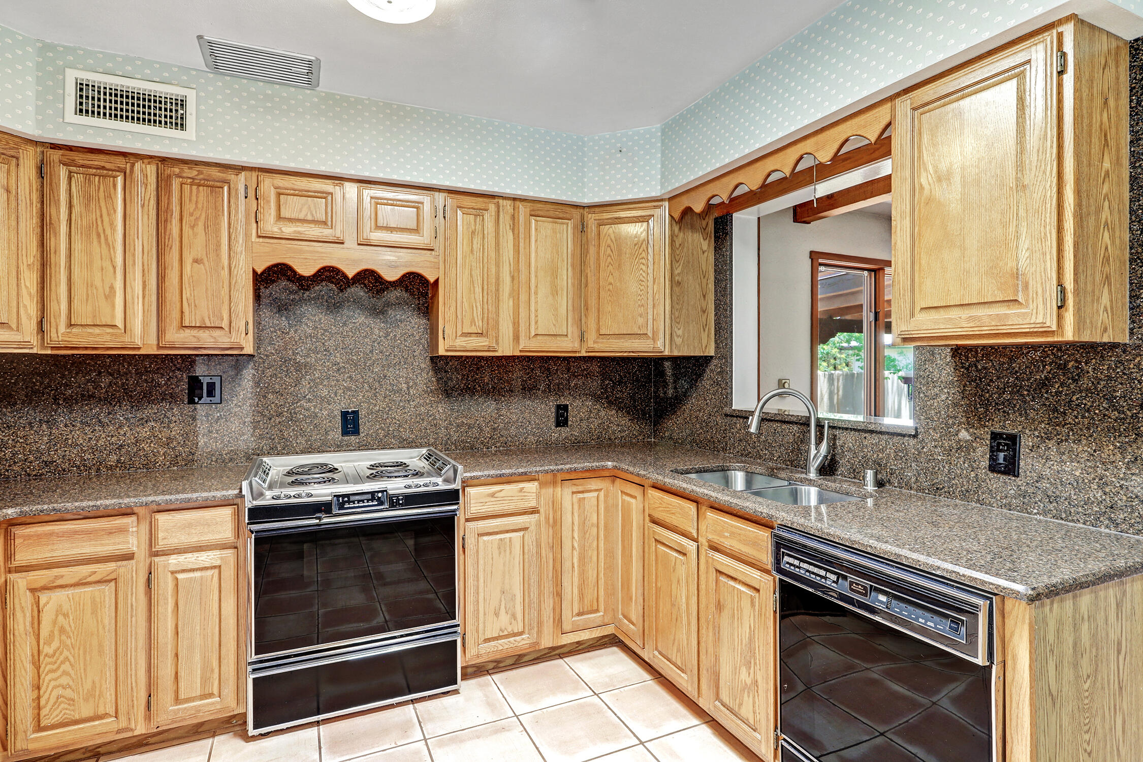 1614 Aliso Drive NE