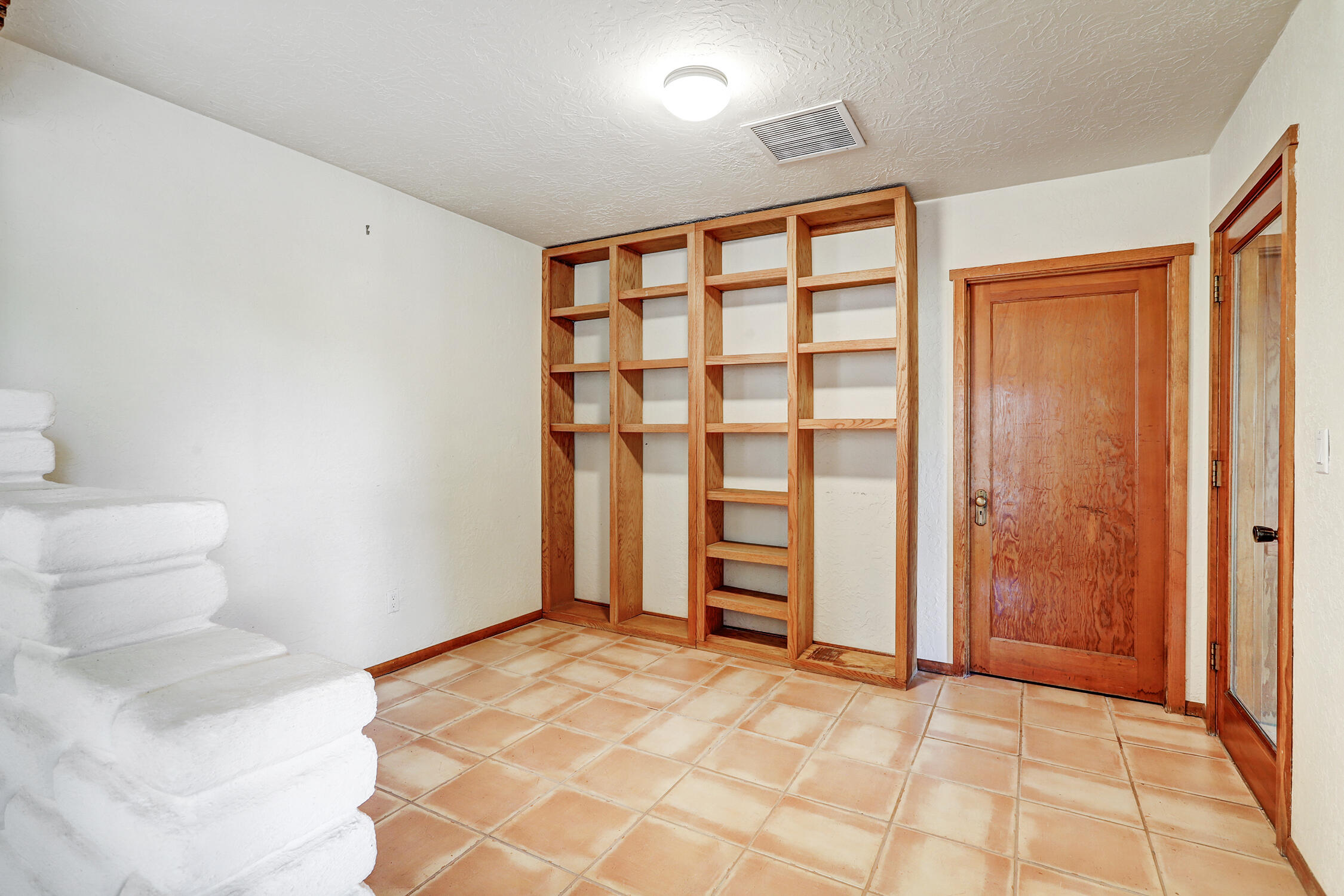 1614 Aliso Drive NE
