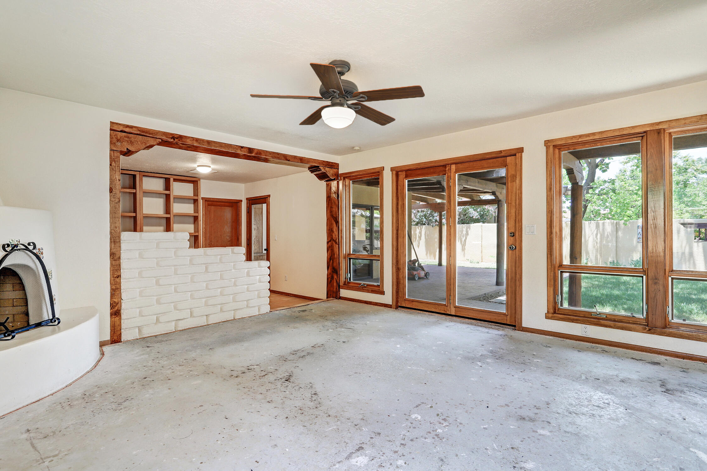 1614 Aliso Drive NE