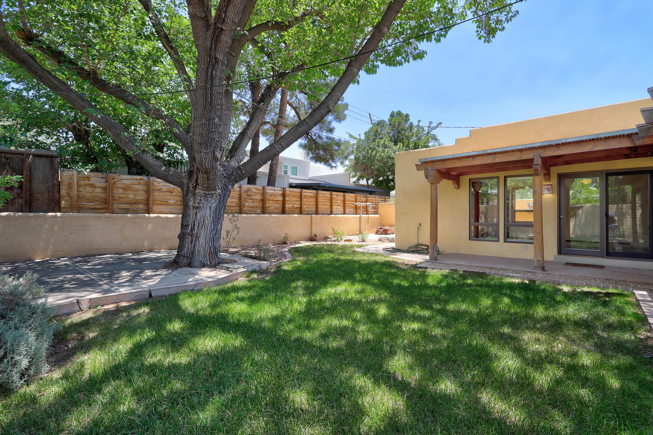 1614 Aliso Drive NE
