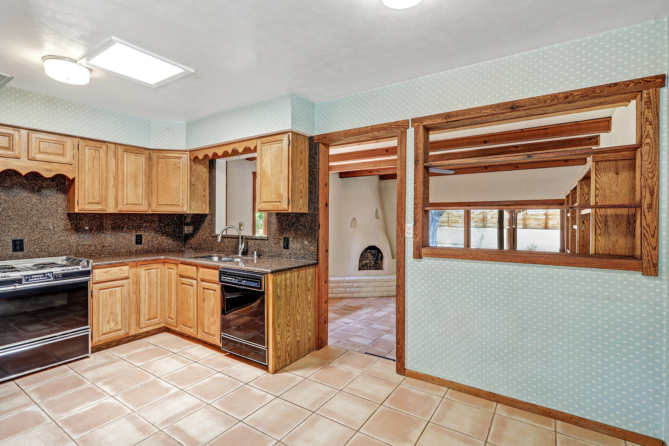 1614 Aliso Drive NE