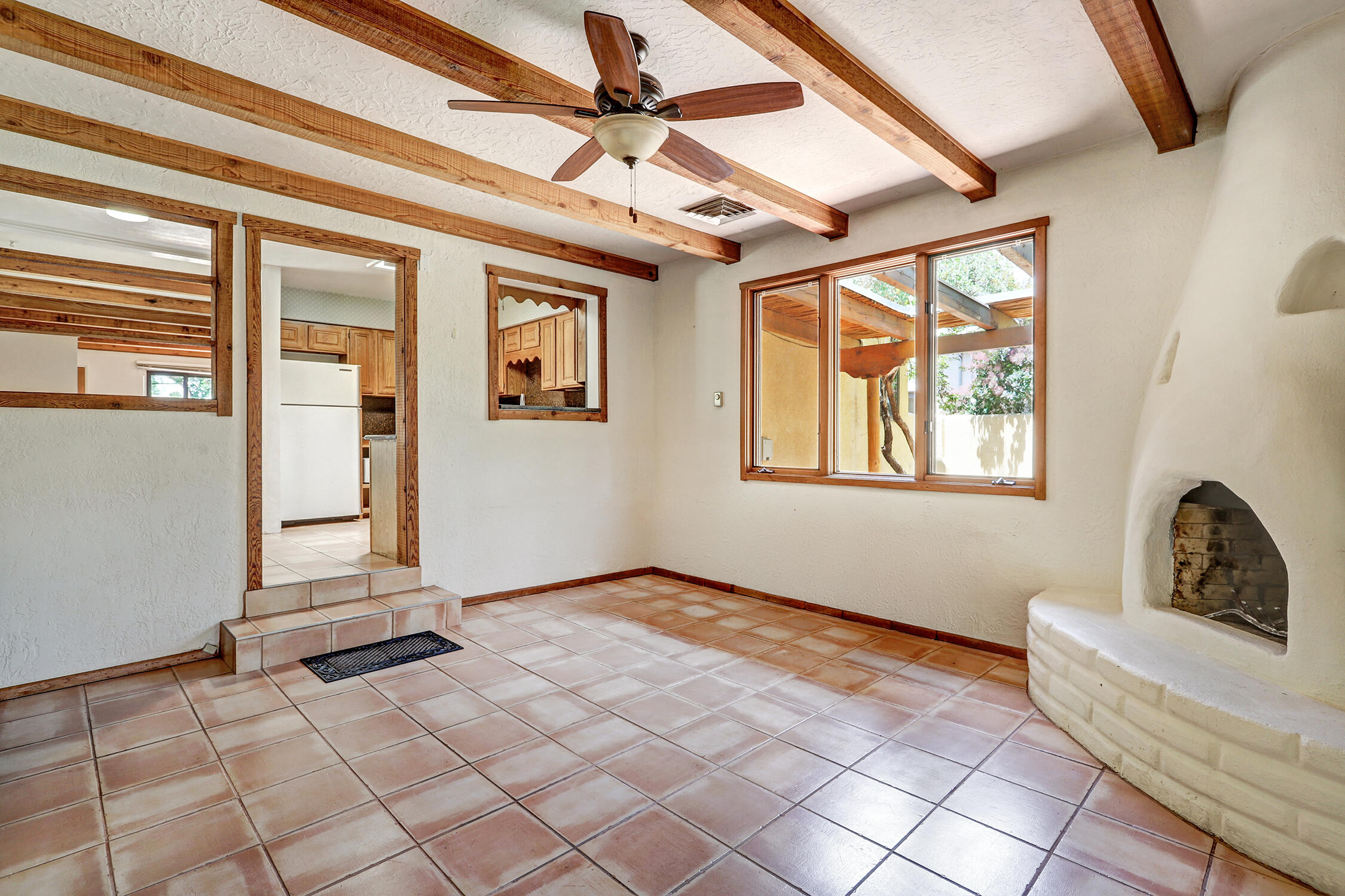 1614 Aliso Drive NE