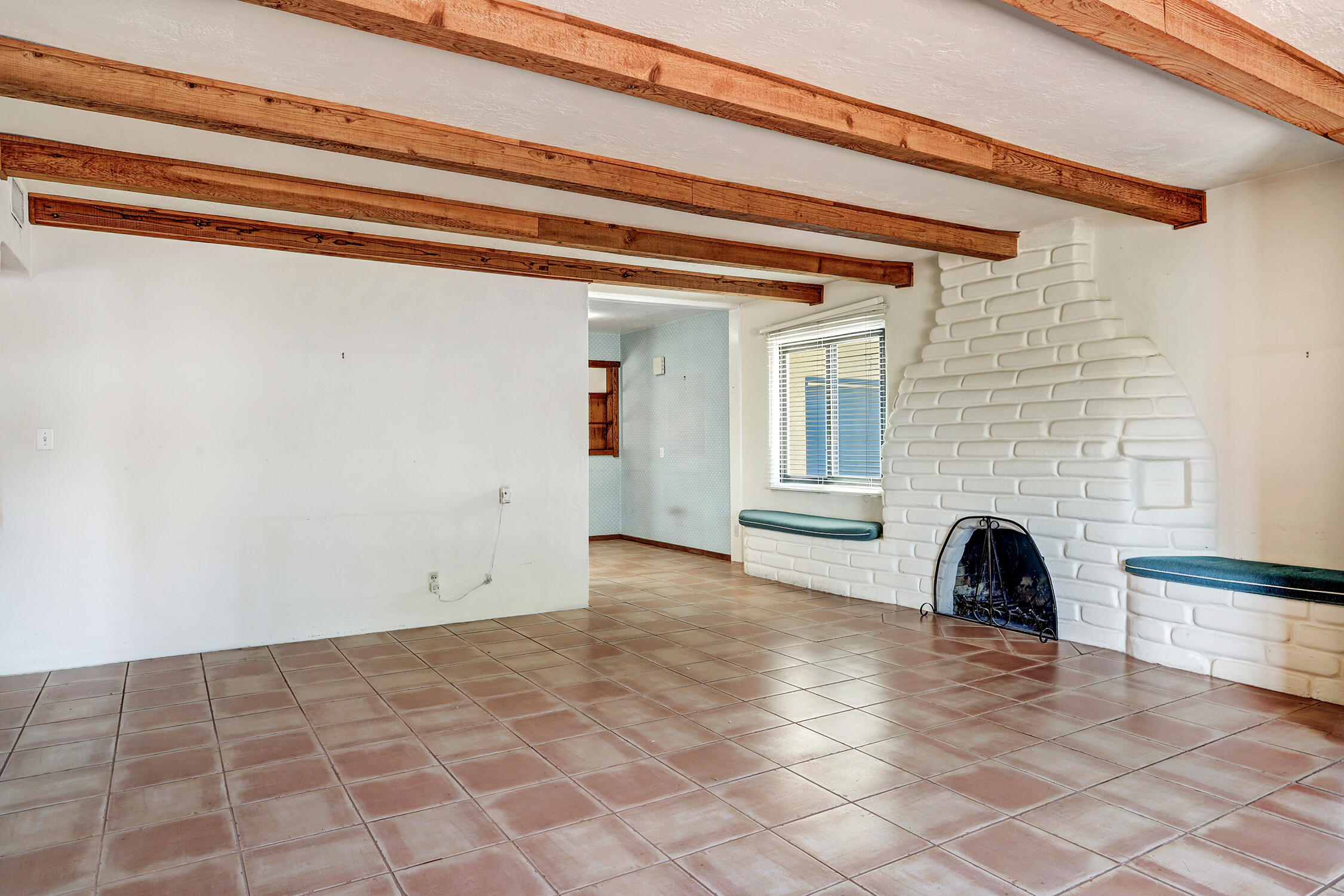 1614 Aliso Drive NE