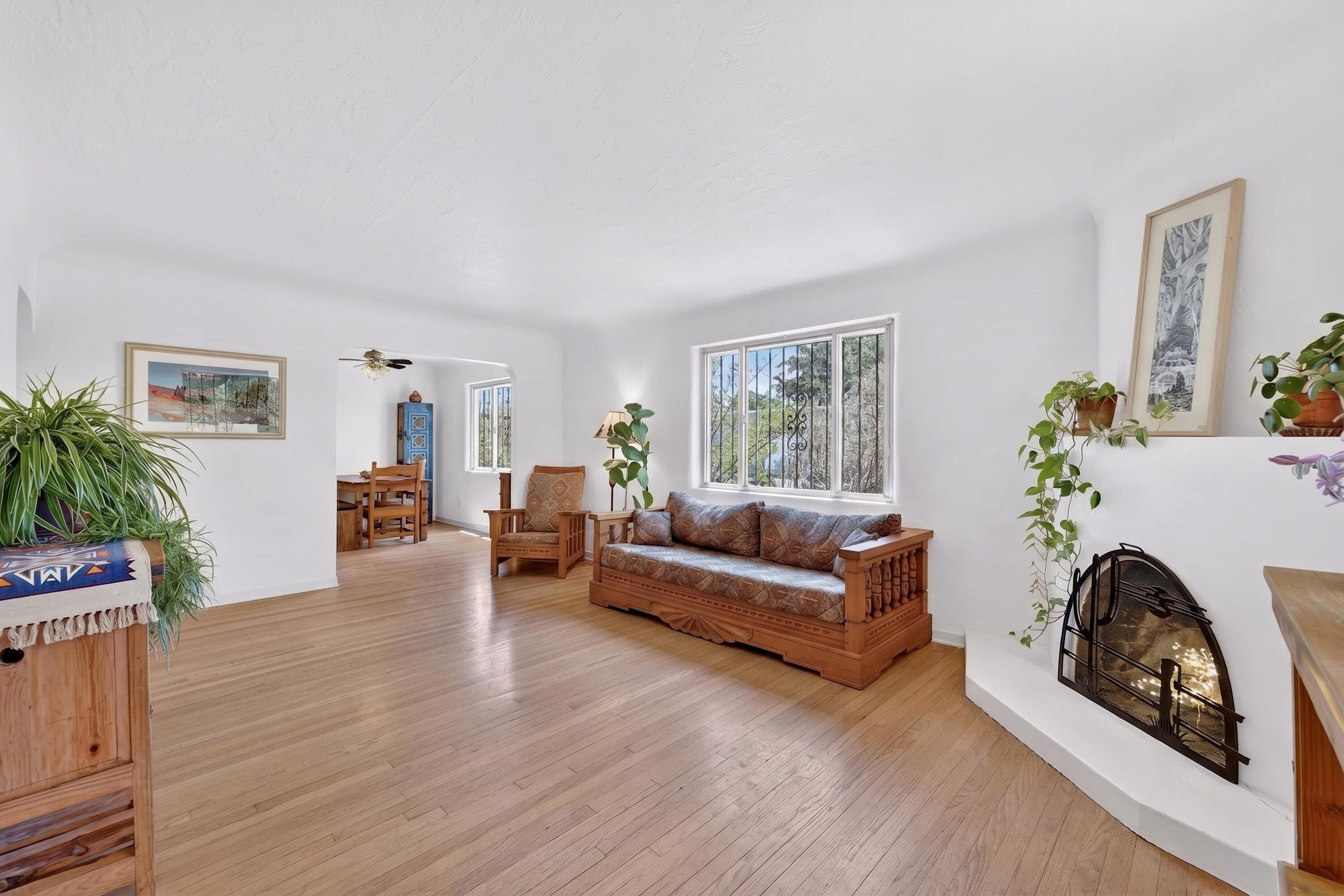 600 Valencia Drive NE