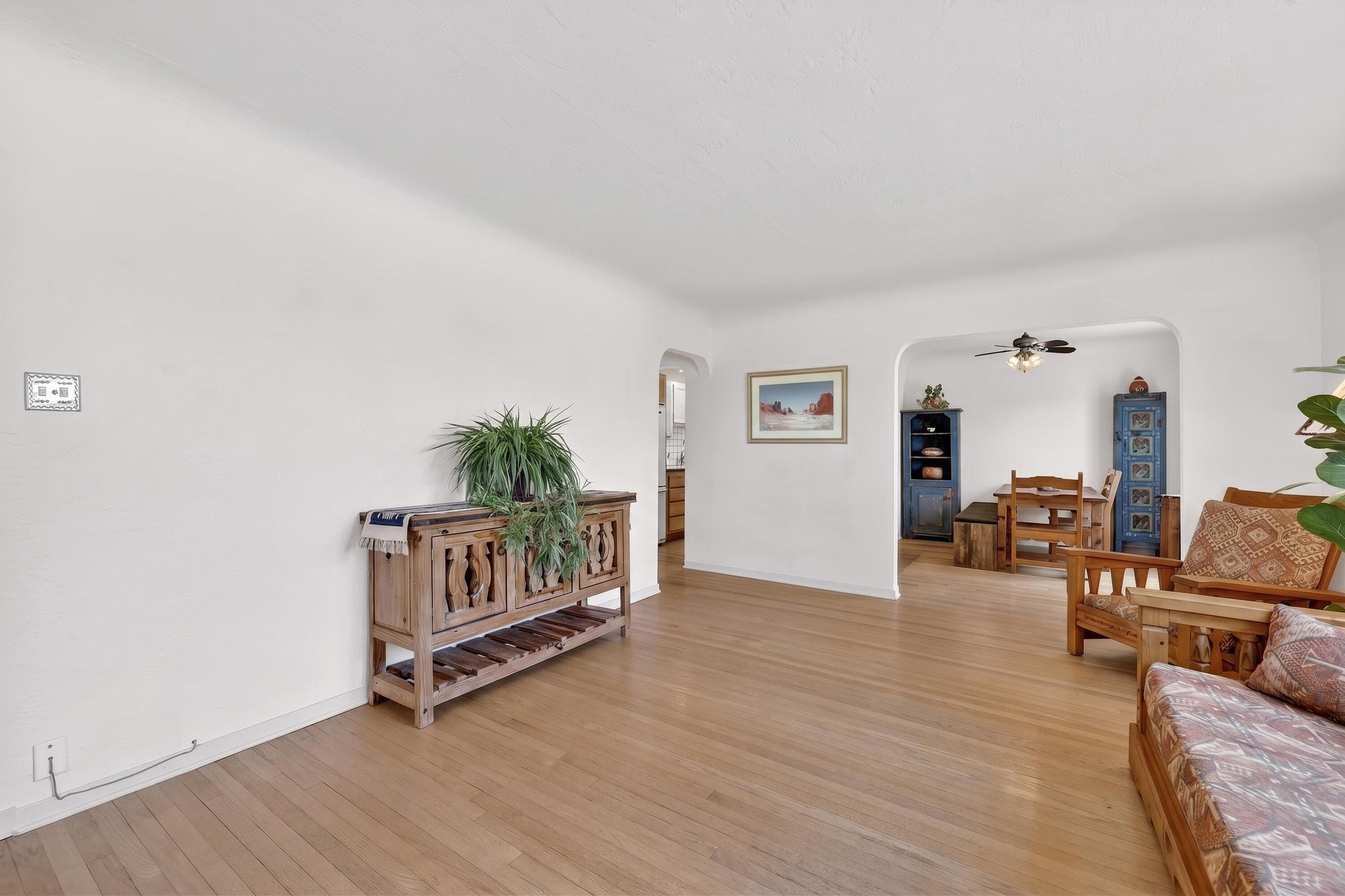 600 Valencia Drive NE