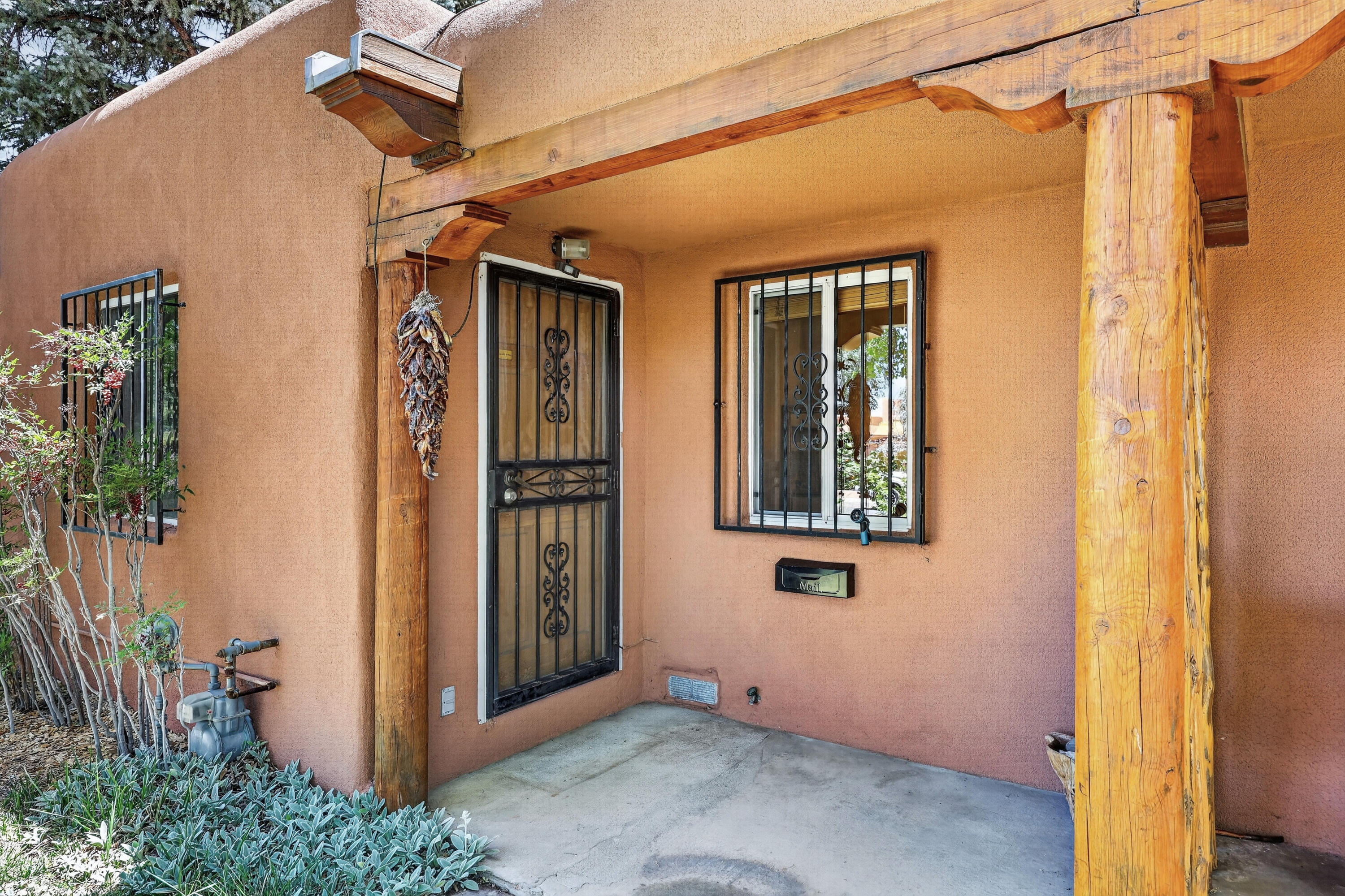 600 Valencia Drive NE