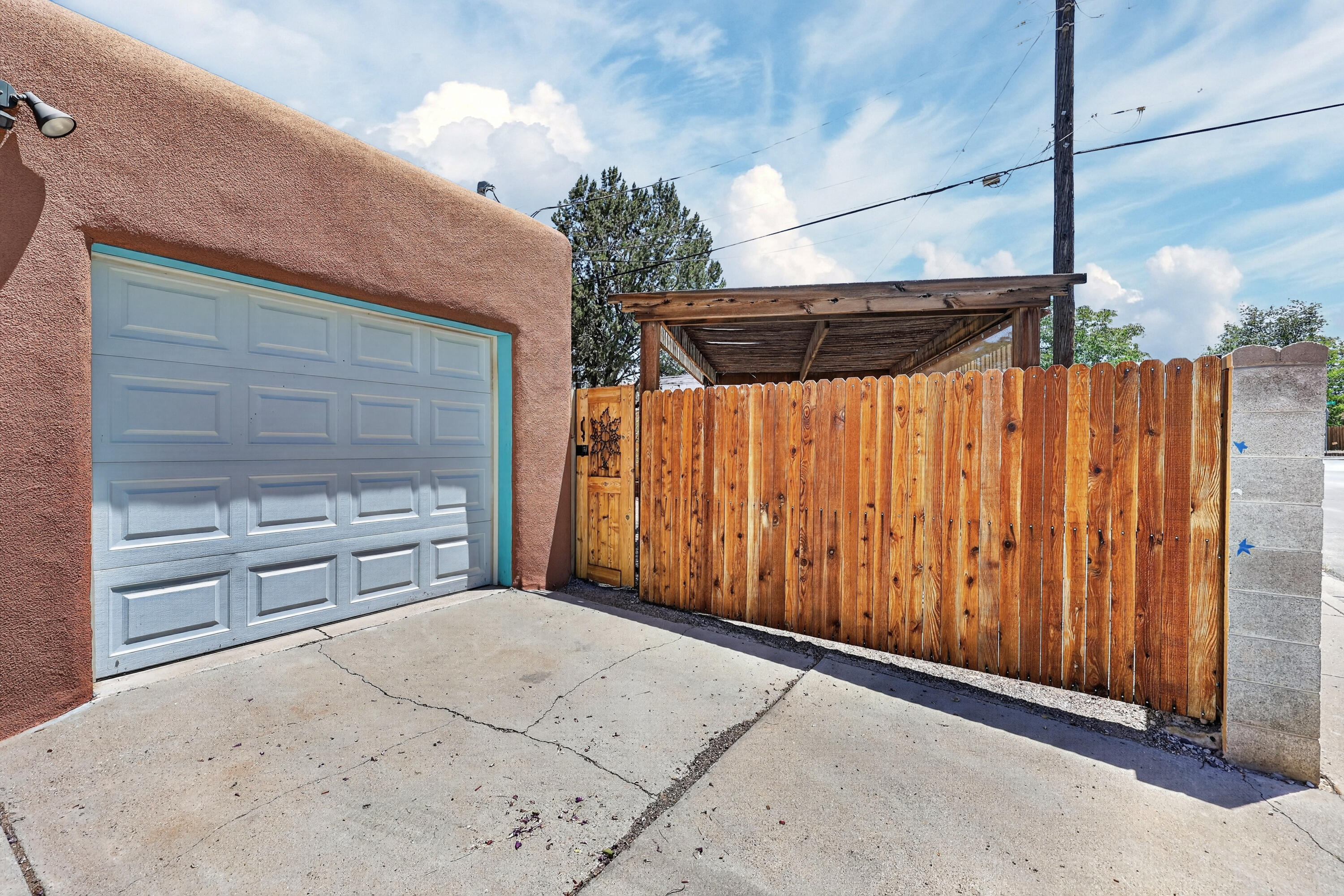 600 Valencia Drive NE
