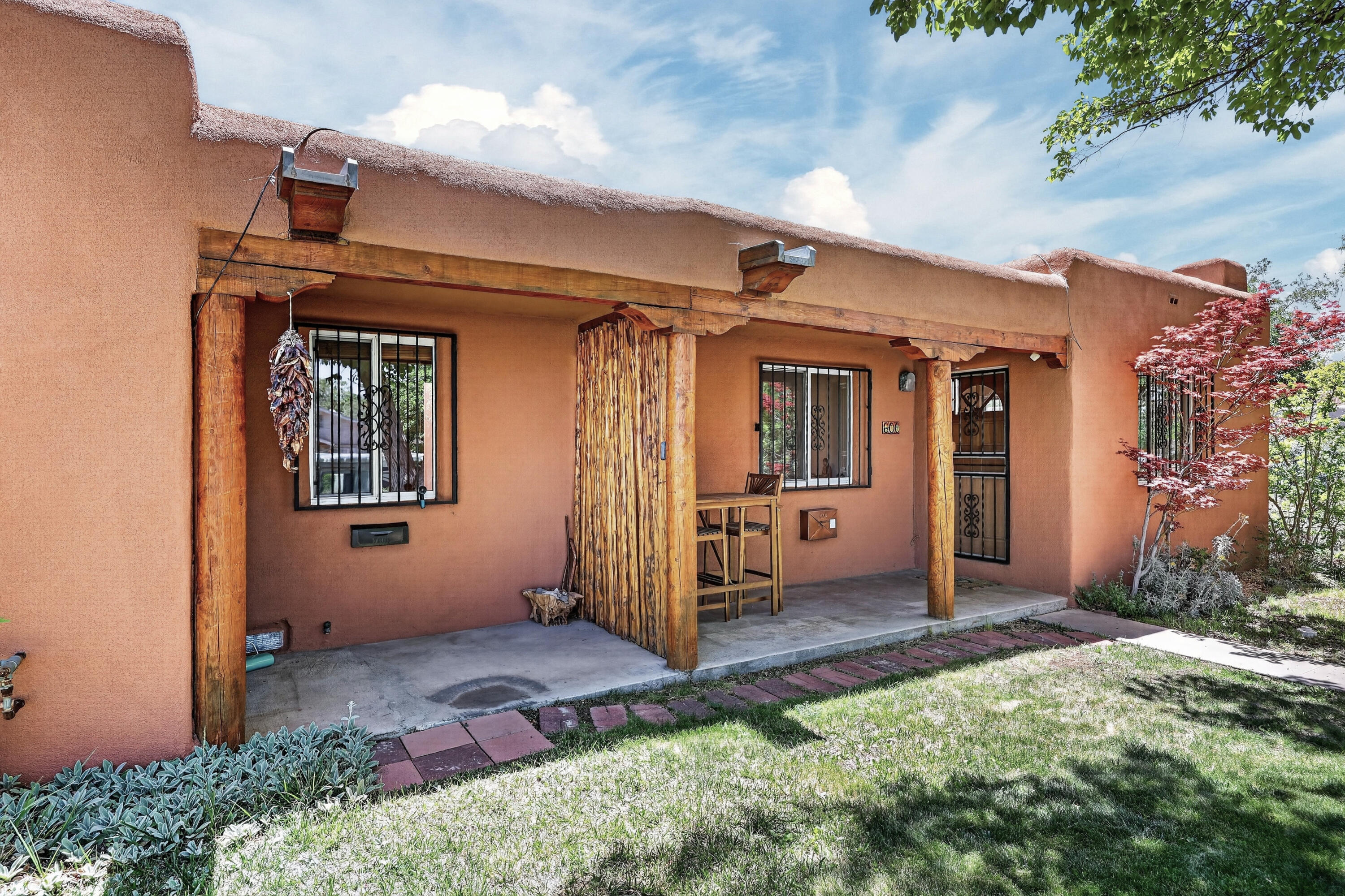 600 Valencia Drive NE