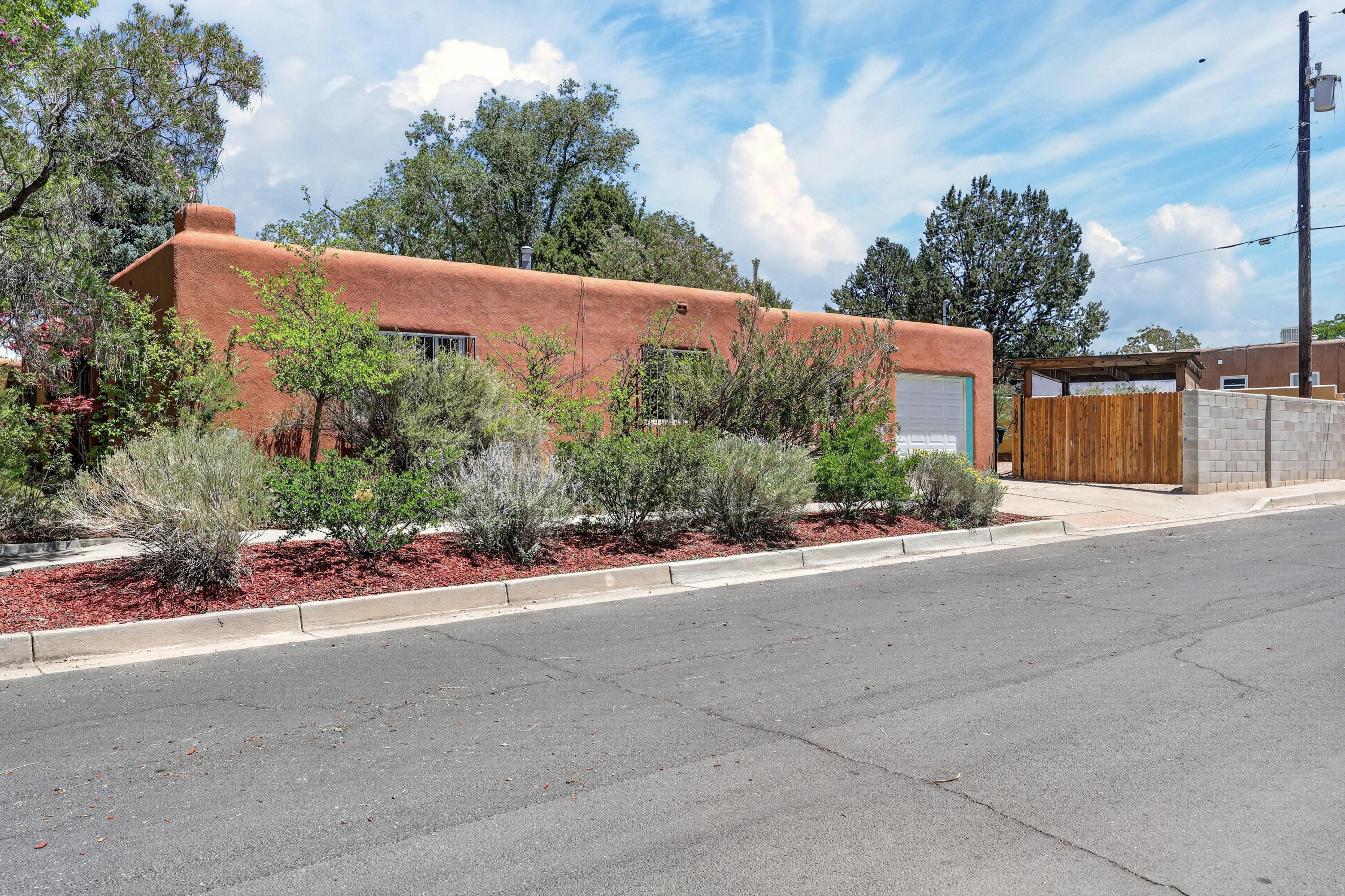 600 Valencia Drive NE
