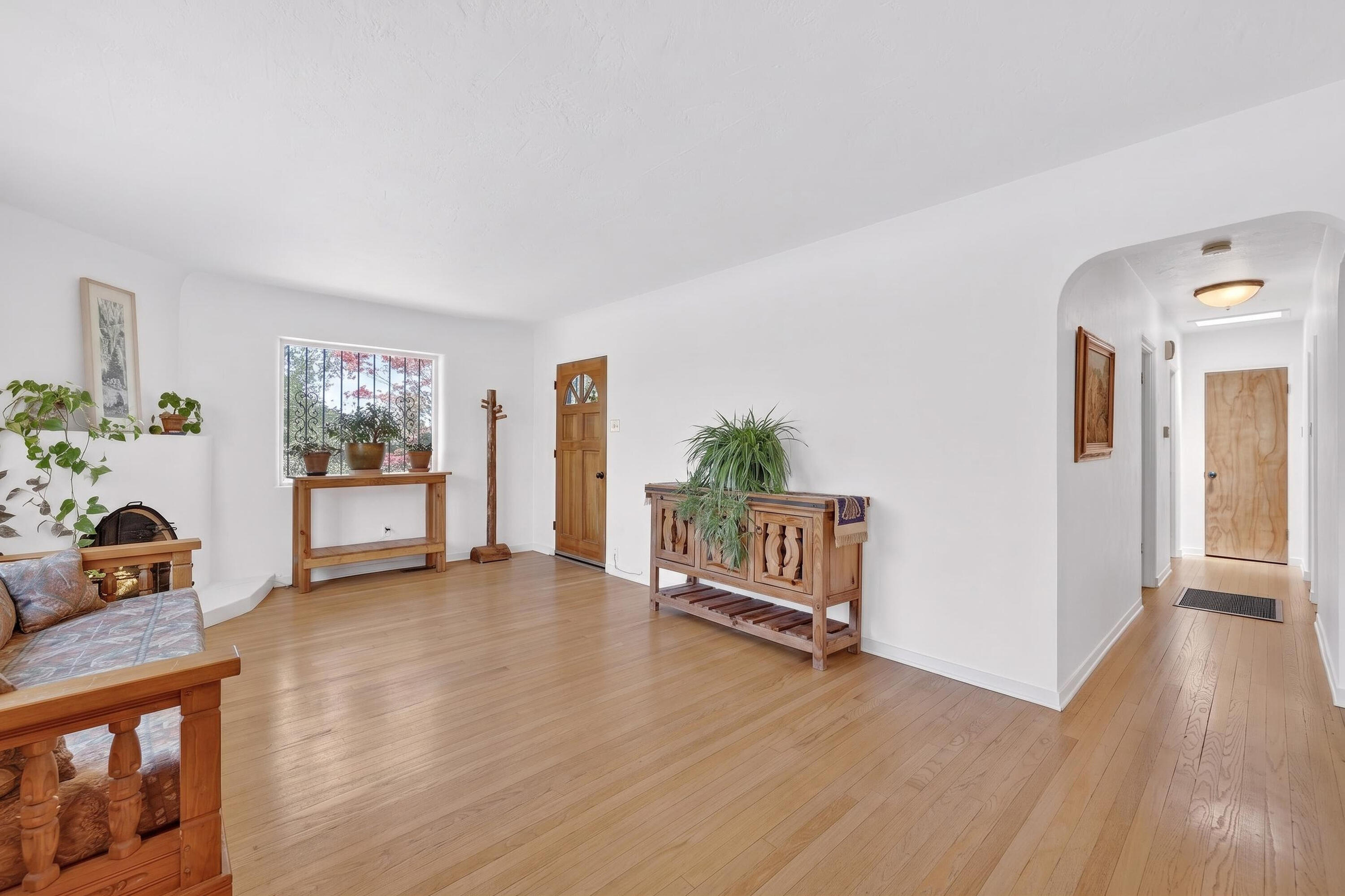 600 Valencia Drive NE