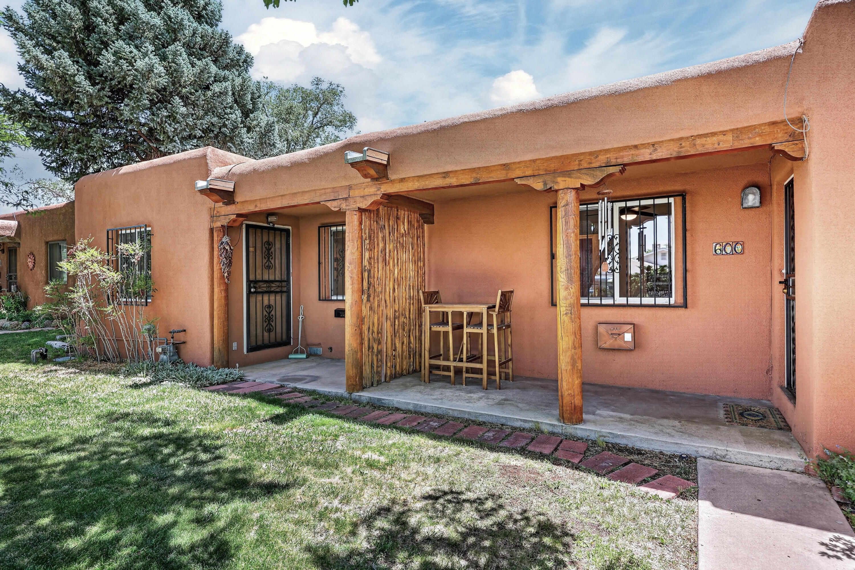 600 Valencia Drive NE