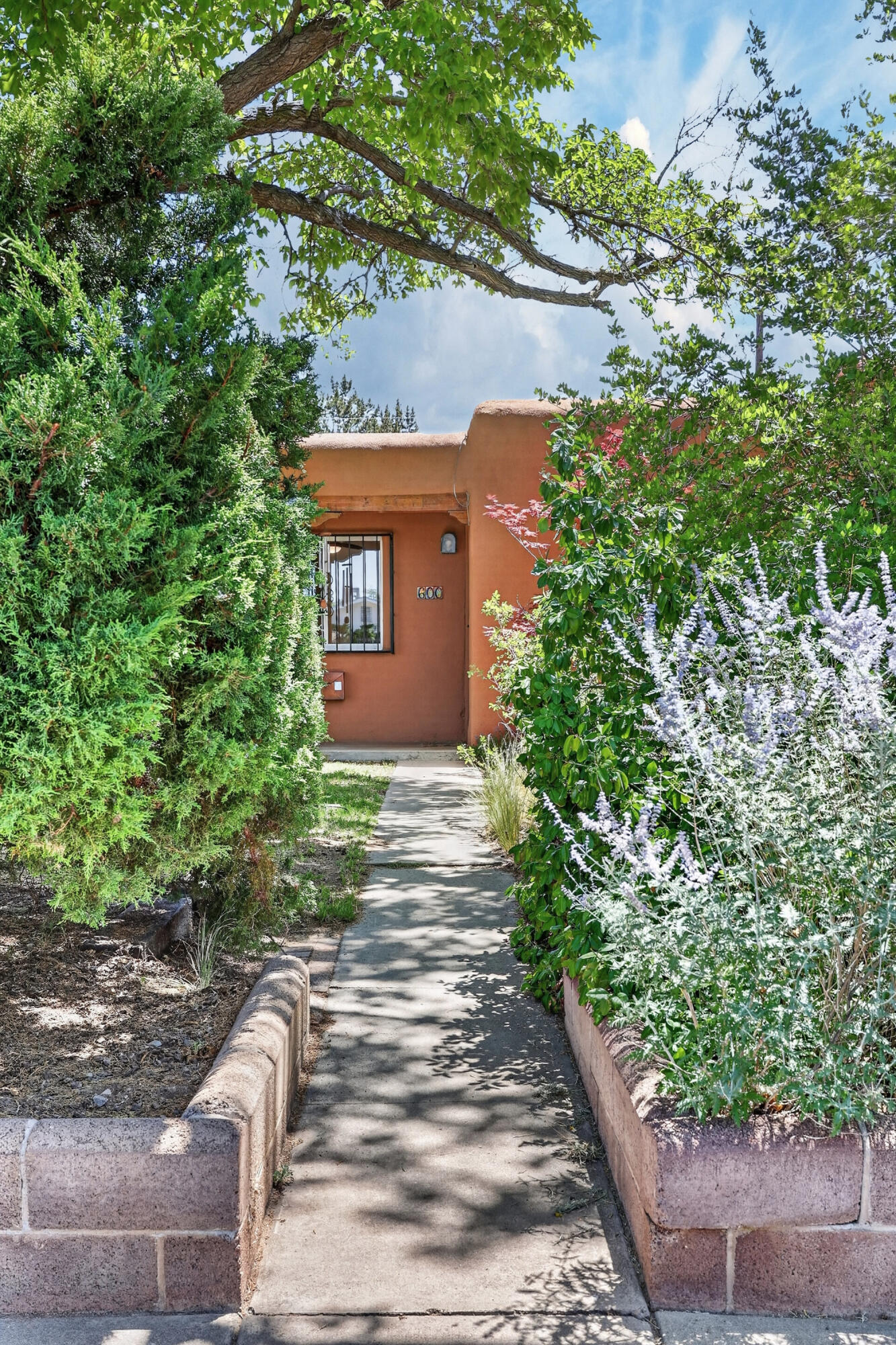 600 Valencia Drive NE
