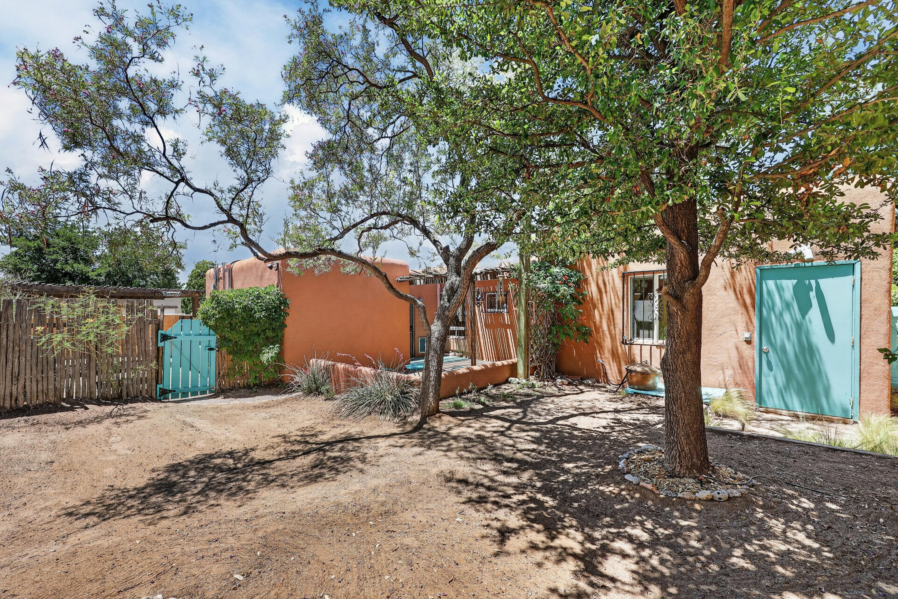 600 Valencia Drive NE
