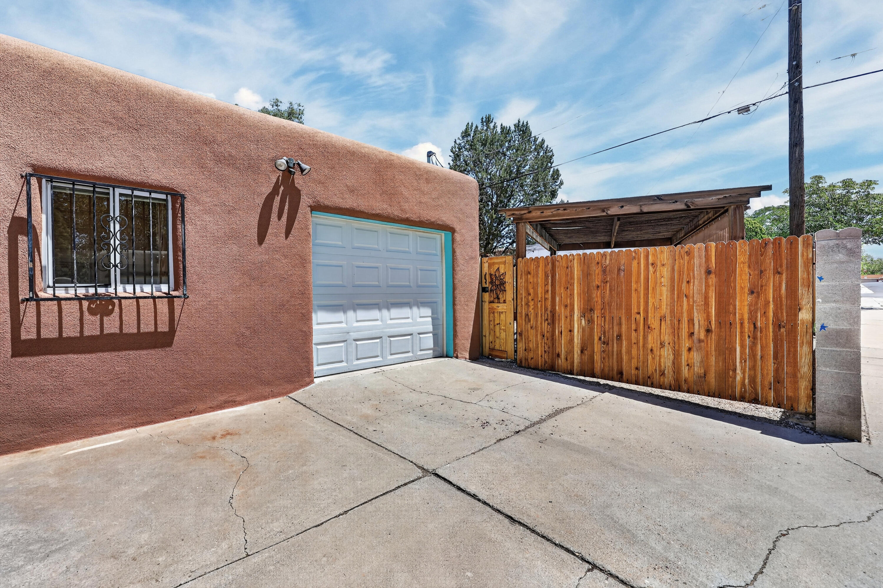 600 Valencia Drive NE