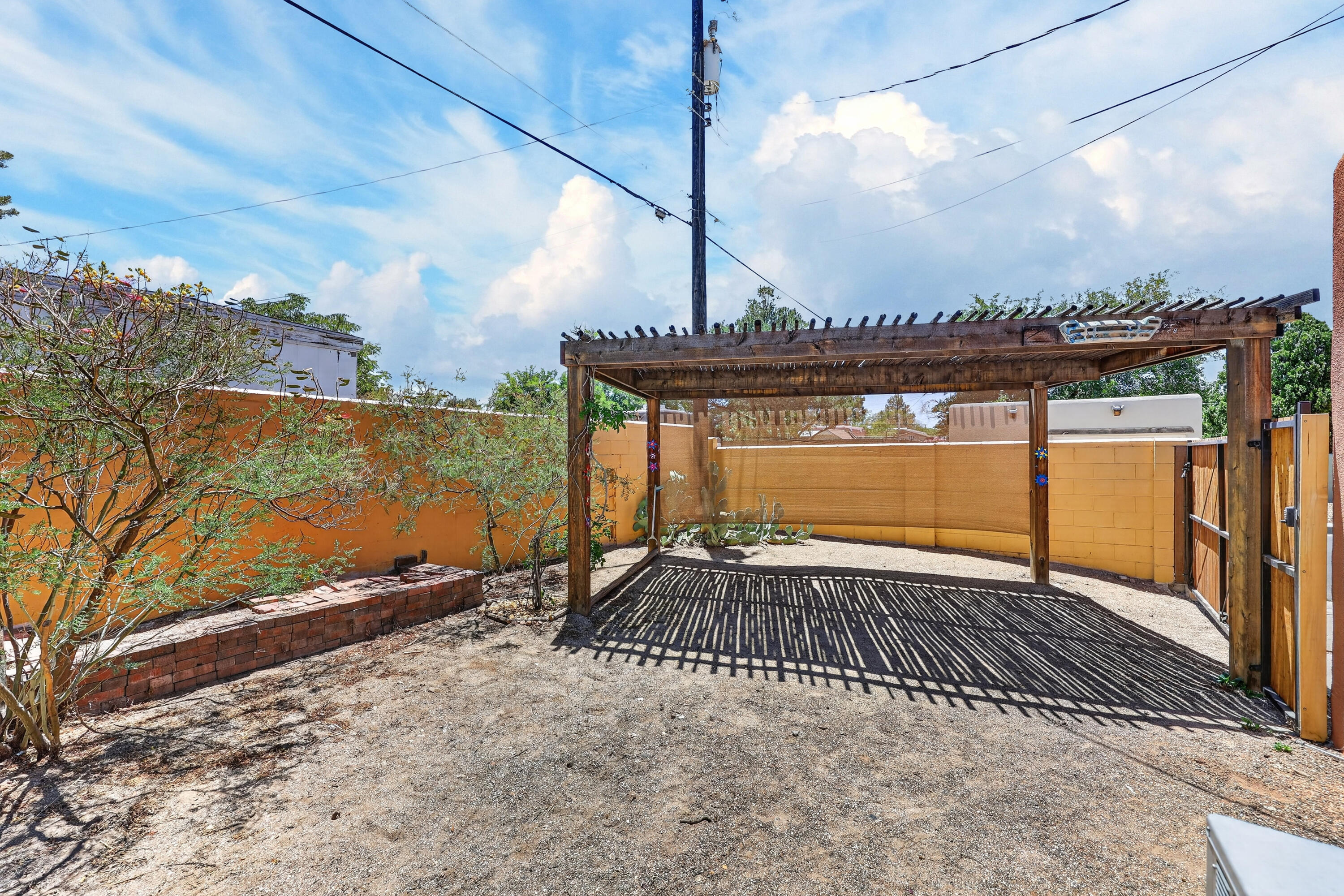 600 Valencia Drive NE