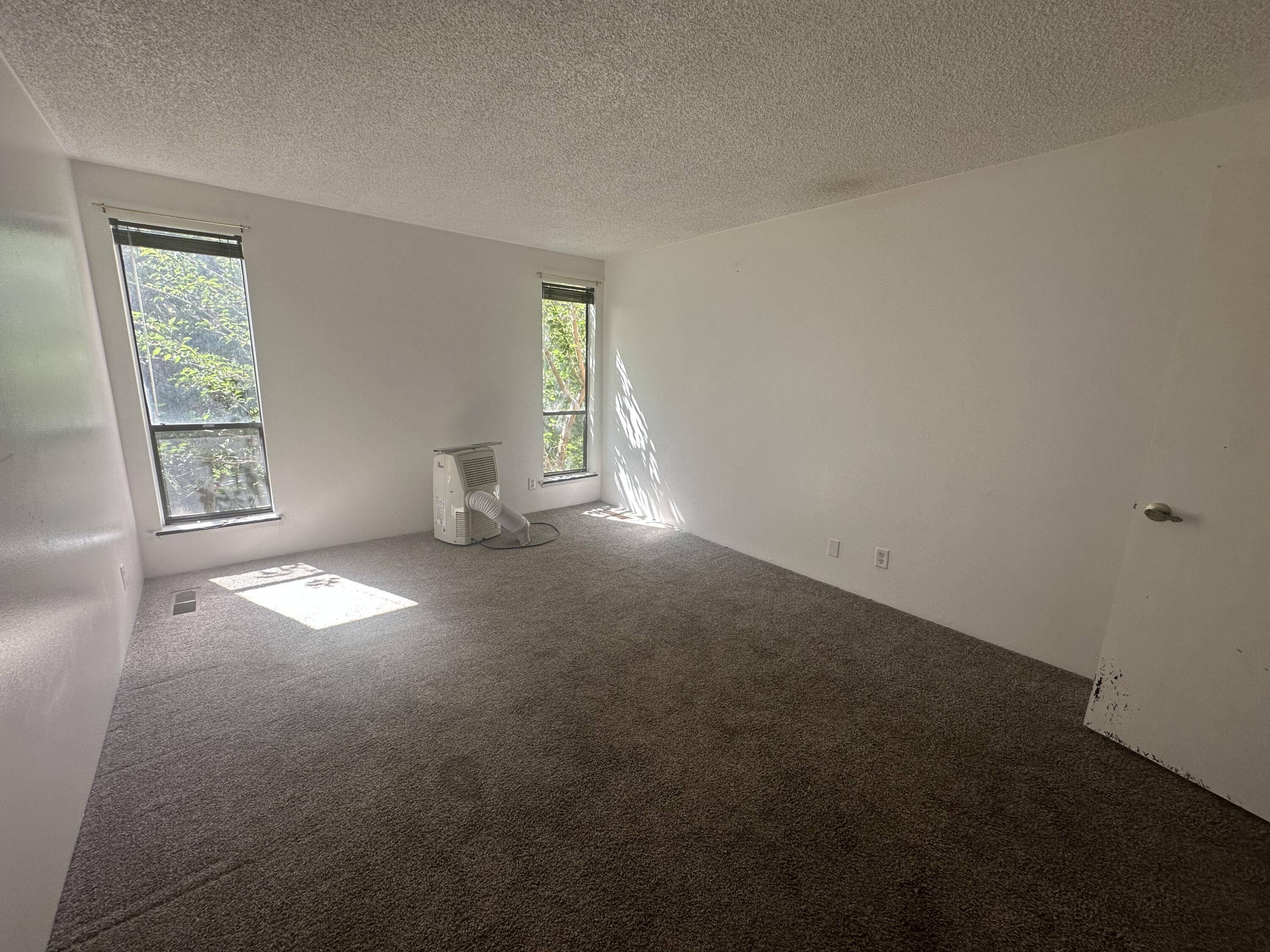 19 Lakeshore Drive NE