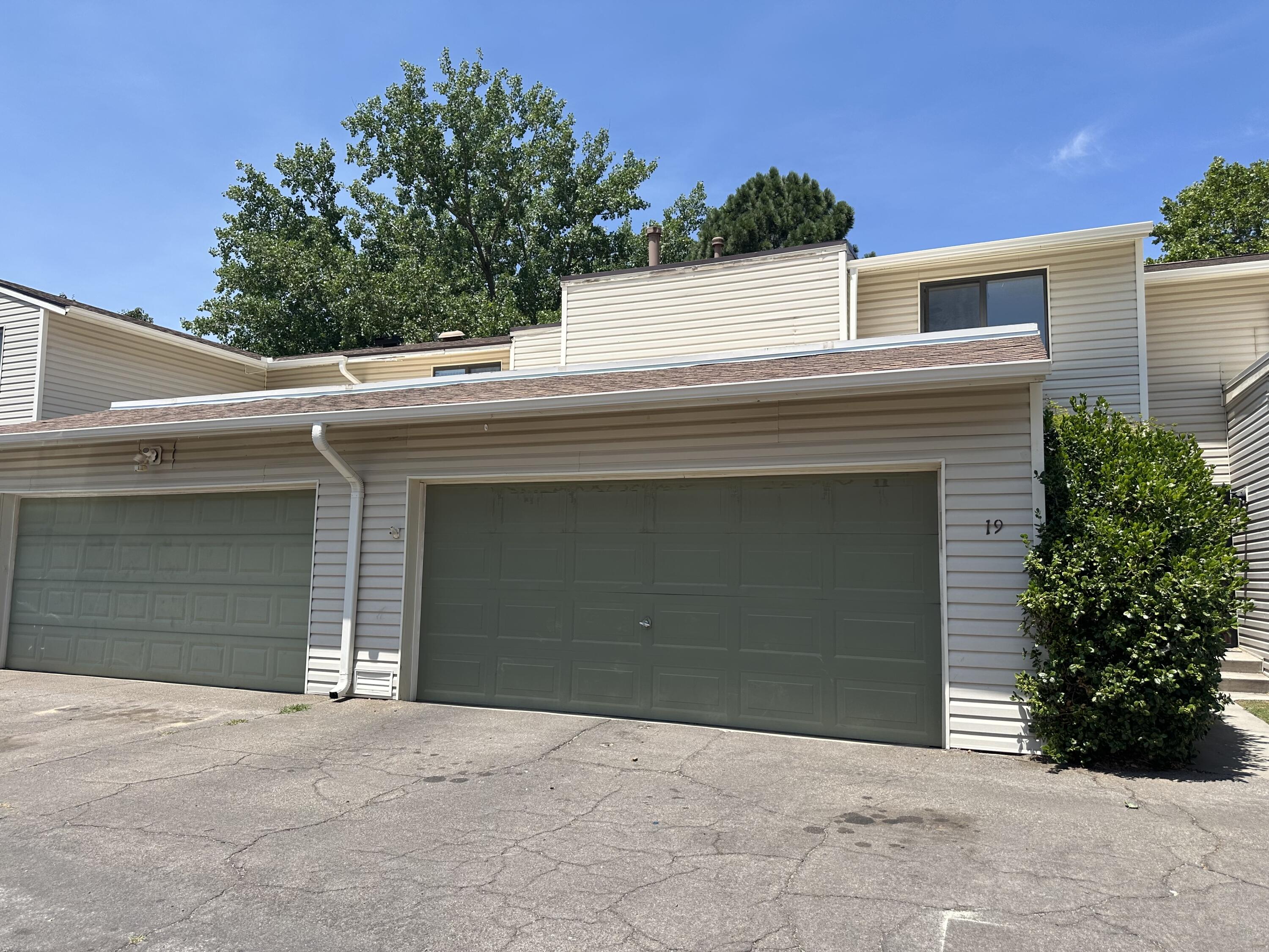 19 Lakeshore Drive NE