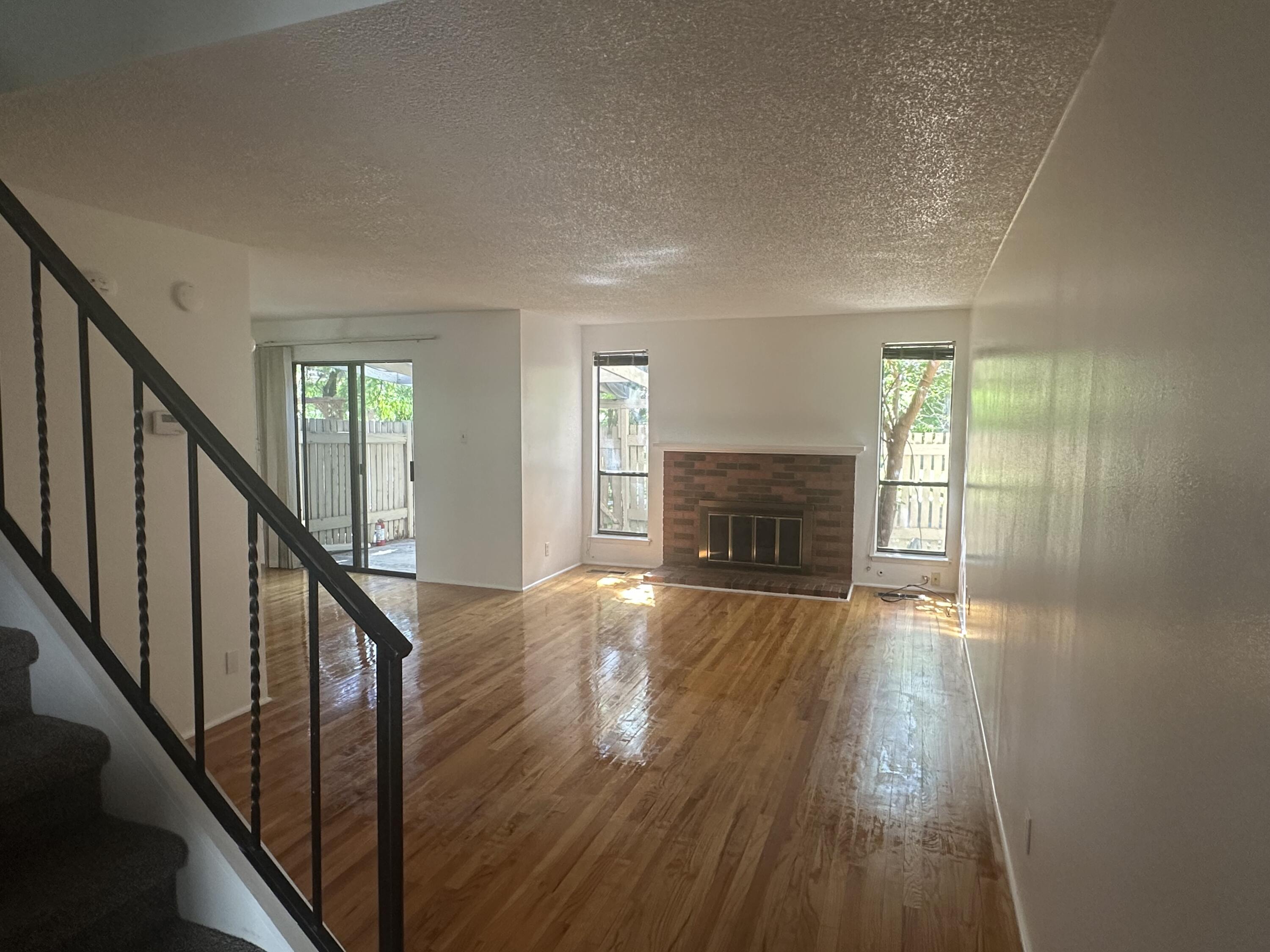 19 Lakeshore Drive NE