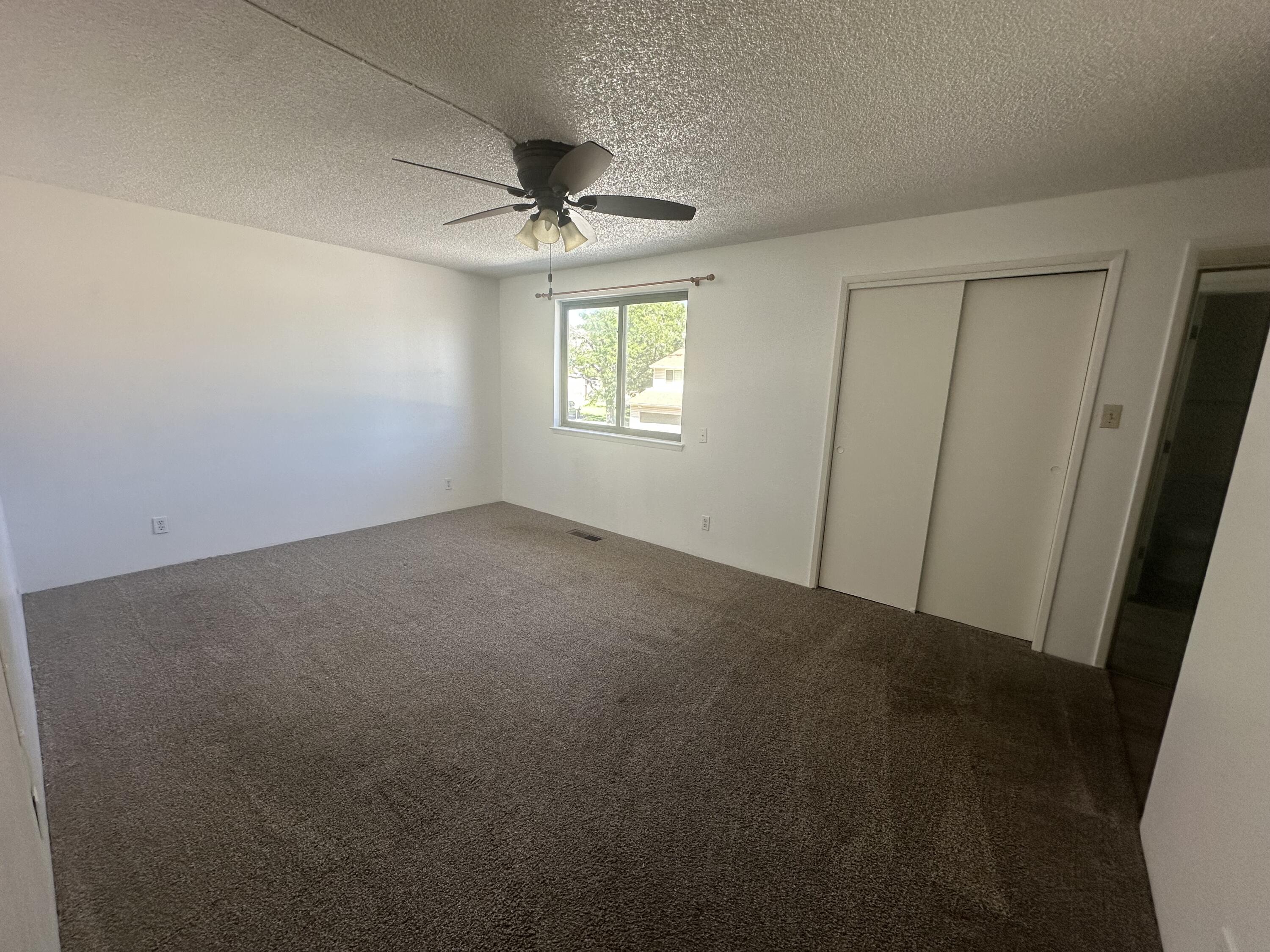 19 Lakeshore Drive NE