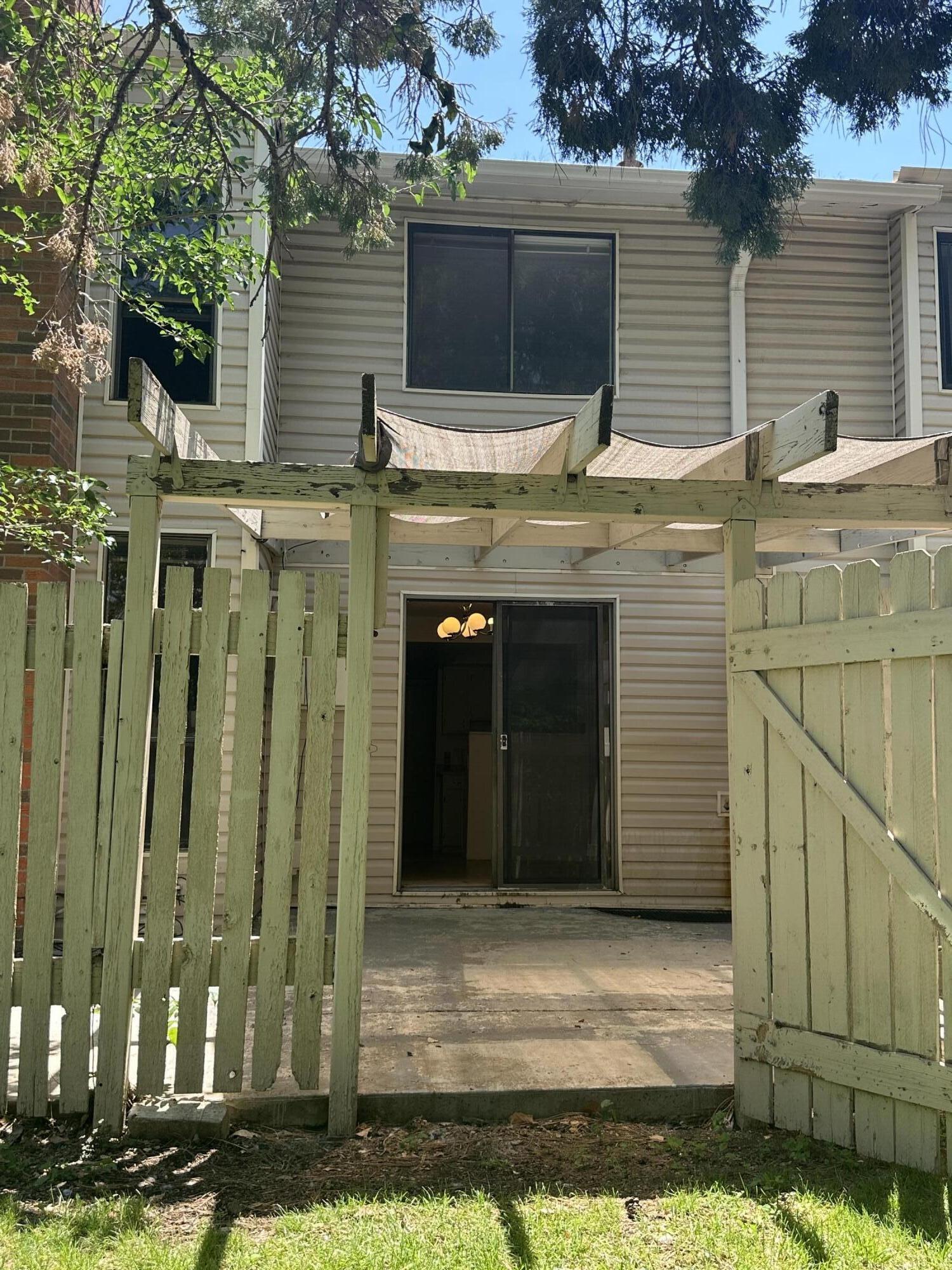 19 Lakeshore Drive NE