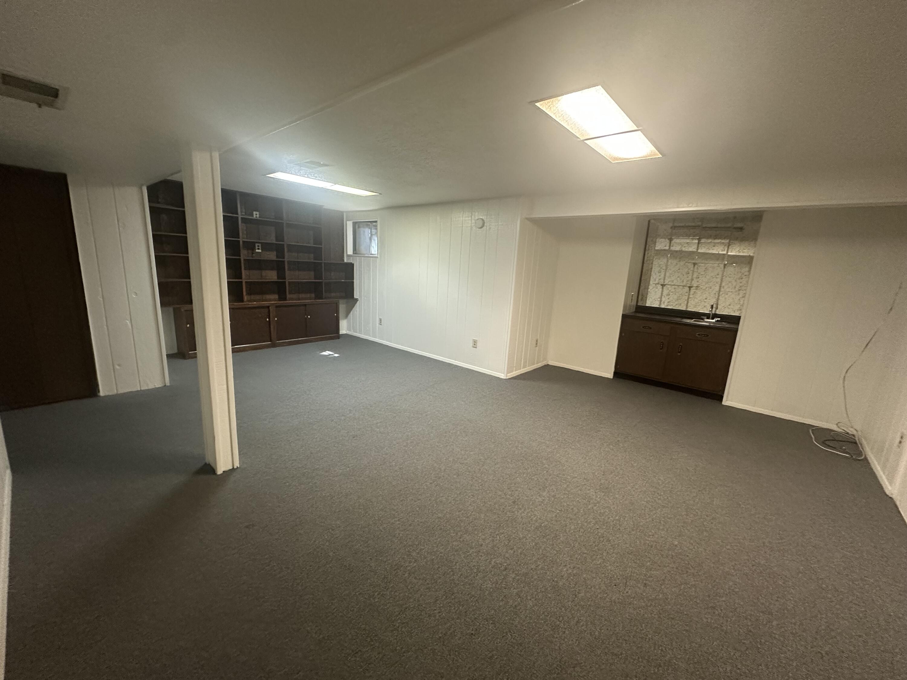 19 Lakeshore Drive NE