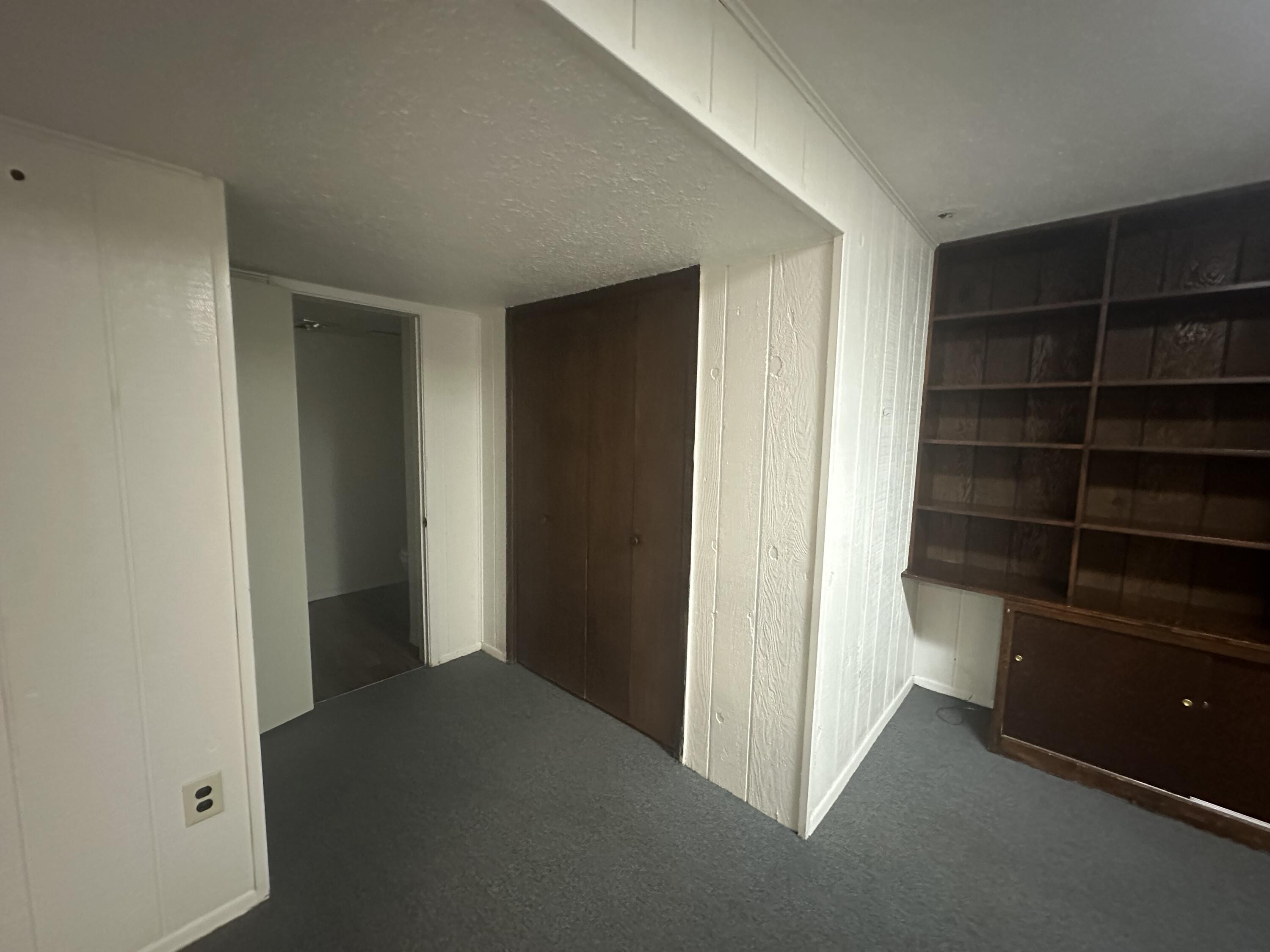 19 Lakeshore Drive NE