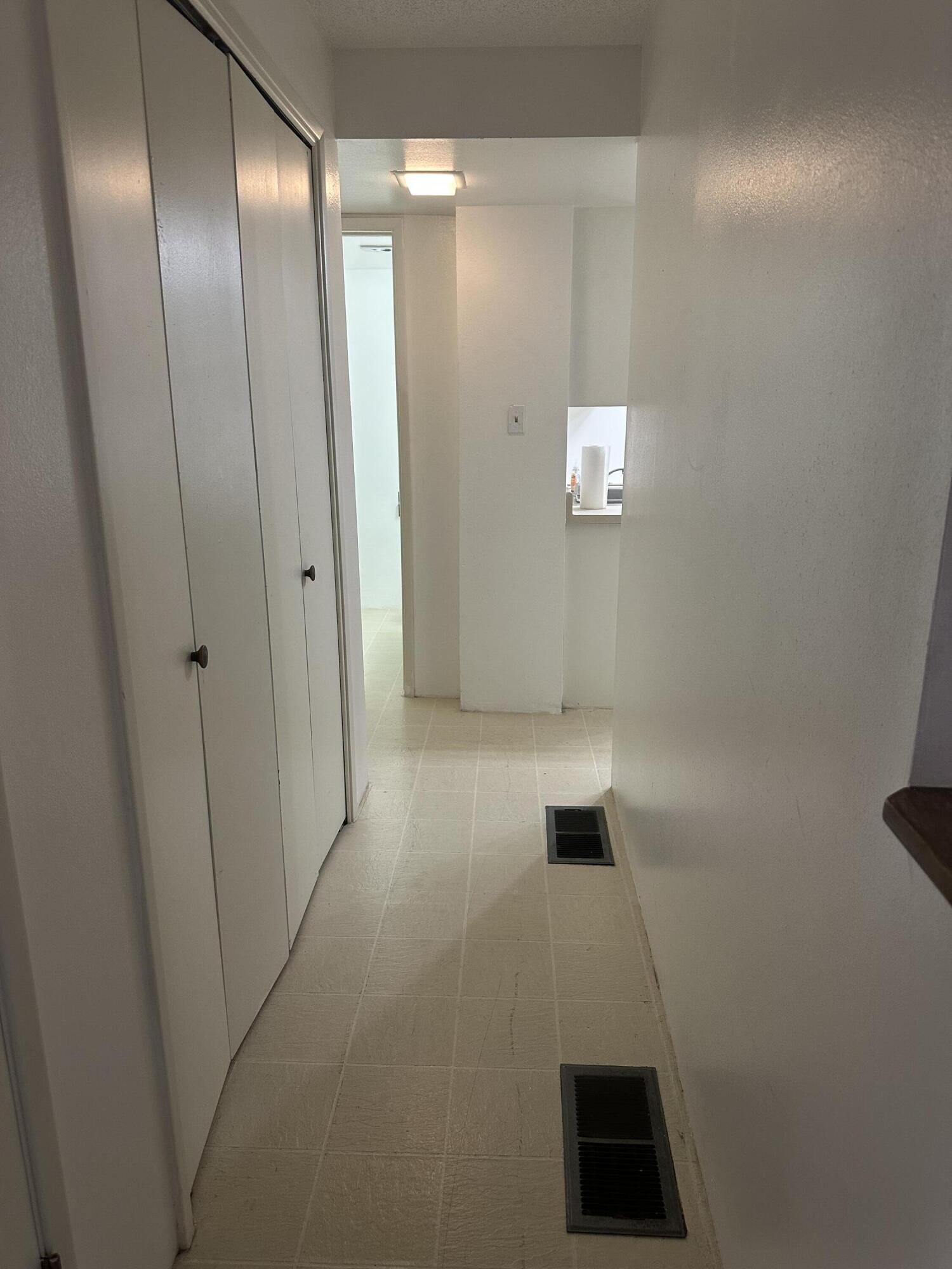 19 Lakeshore Drive NE