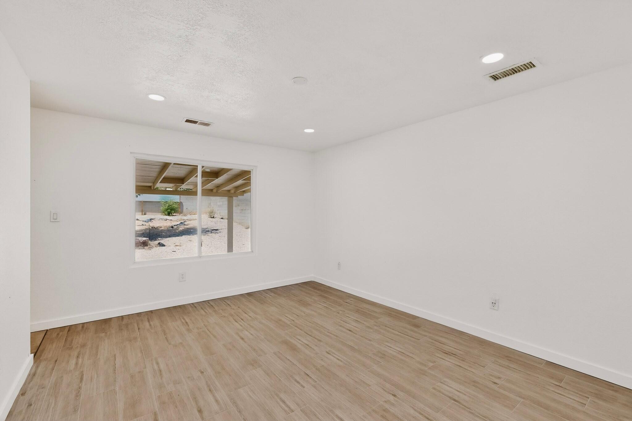 735 Stagecoach Road SE