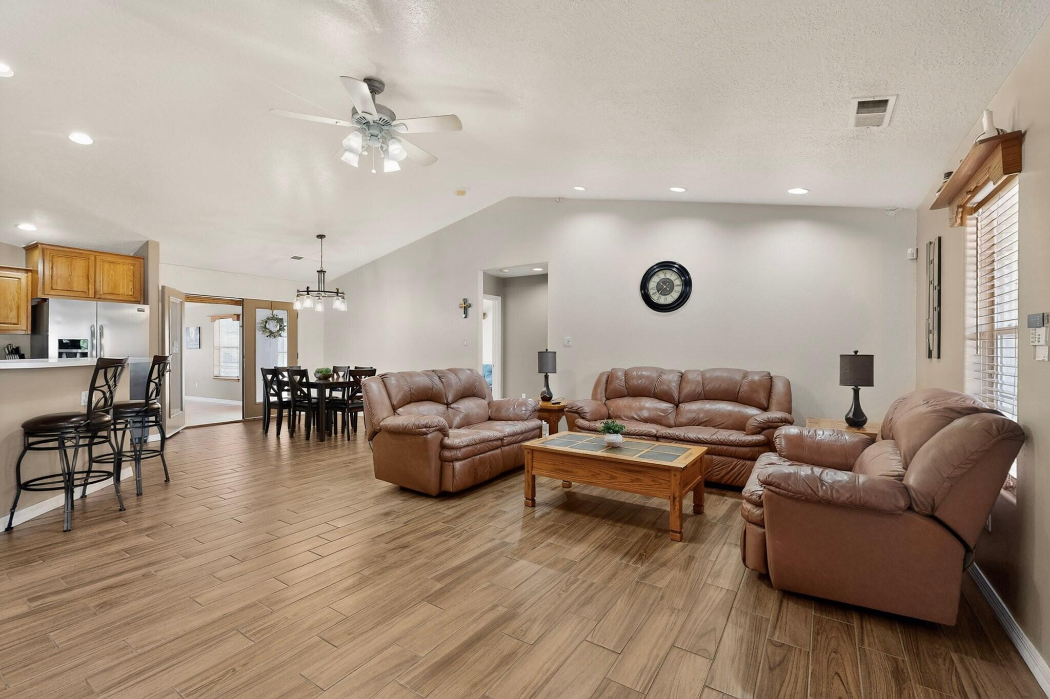 6 King Court