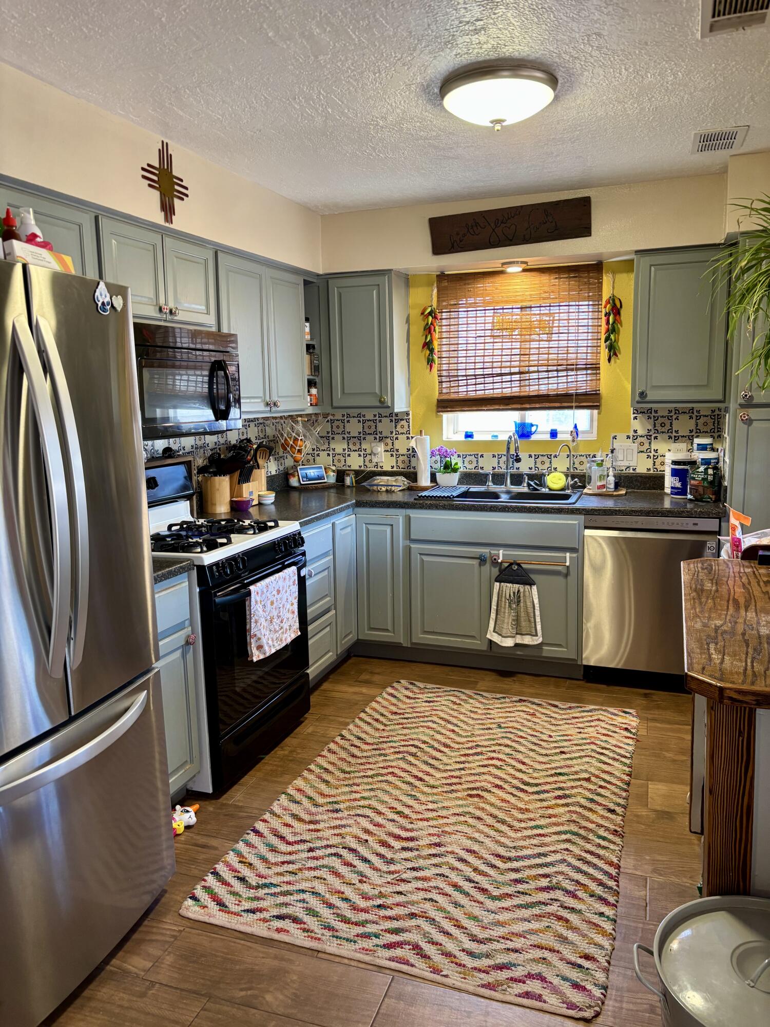615 Stallion Road SE