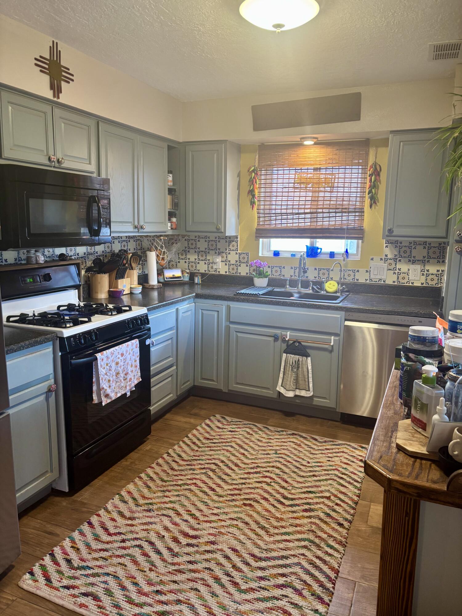 615 Stallion Road SE