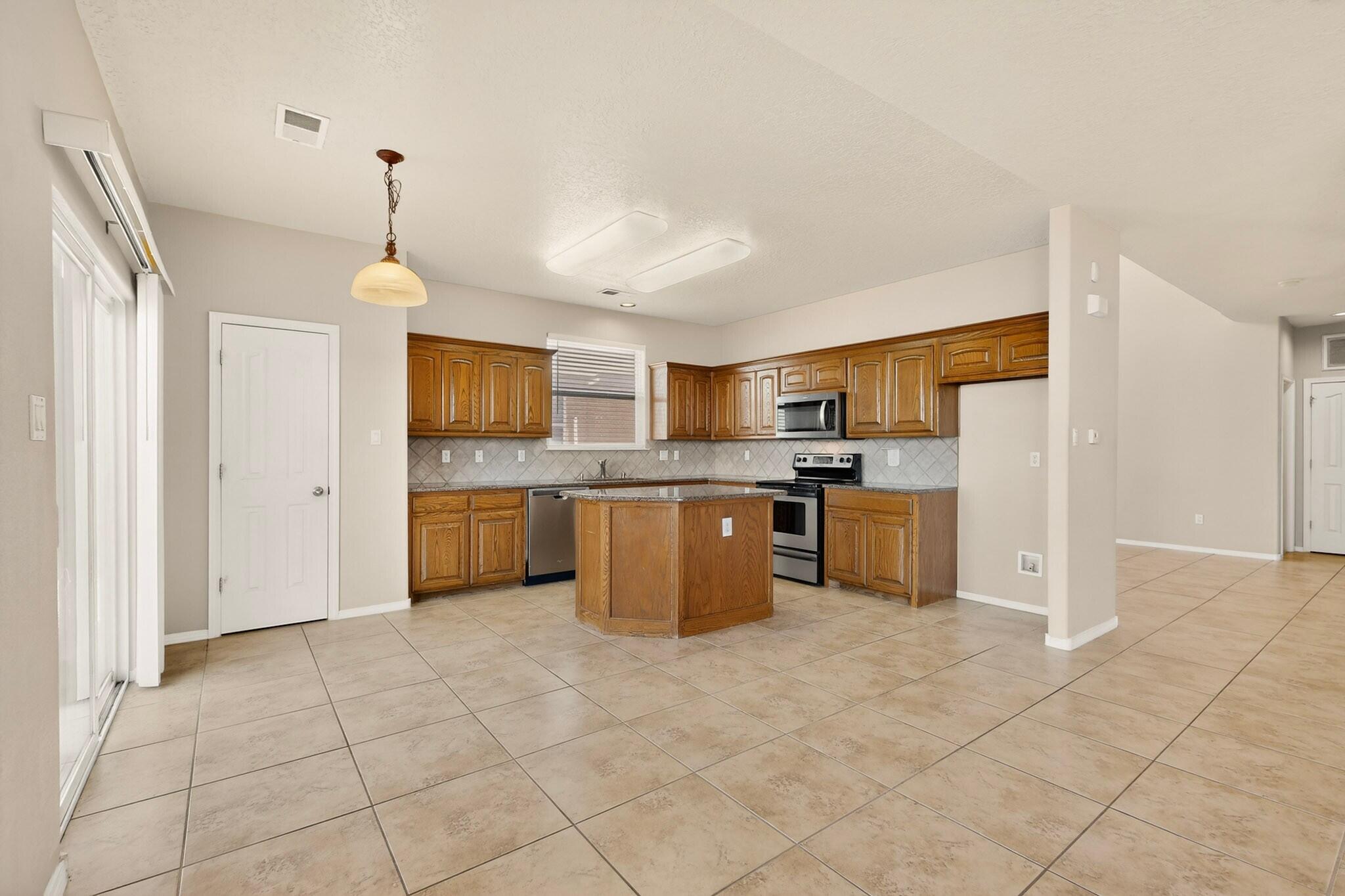 956 Molten Place NW