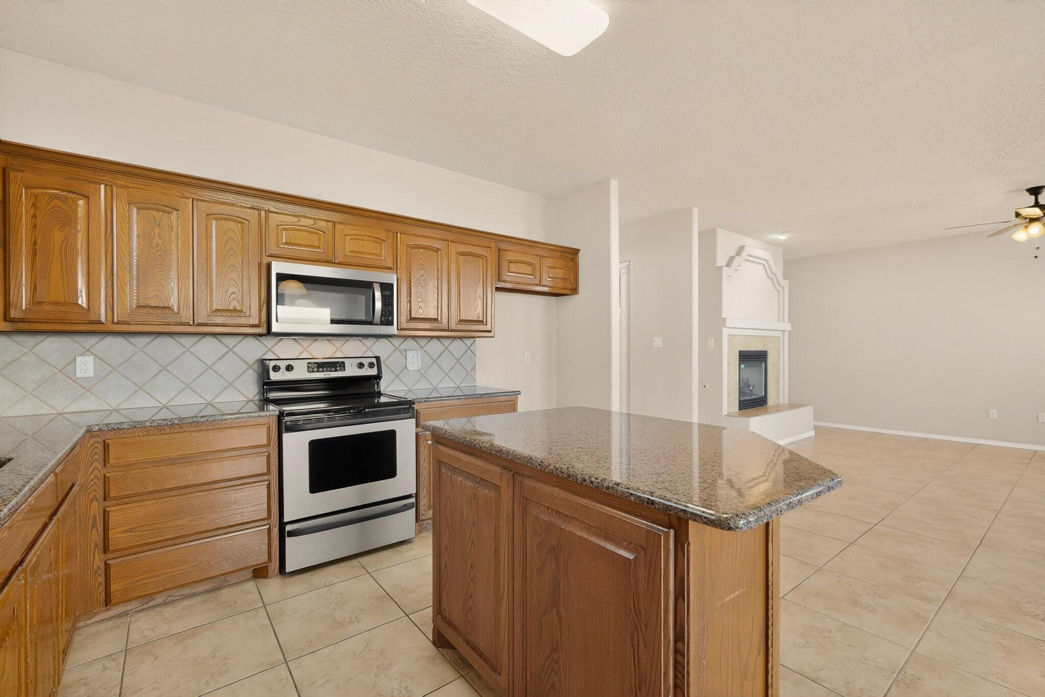 956 Molten Place NW