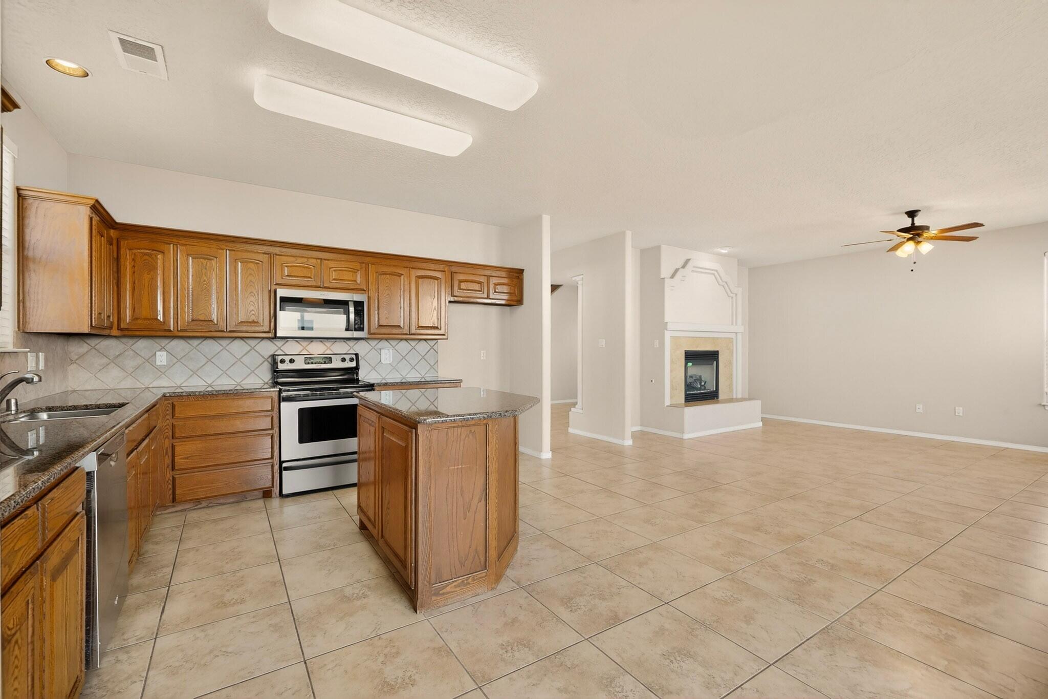 956 Molten Place NW