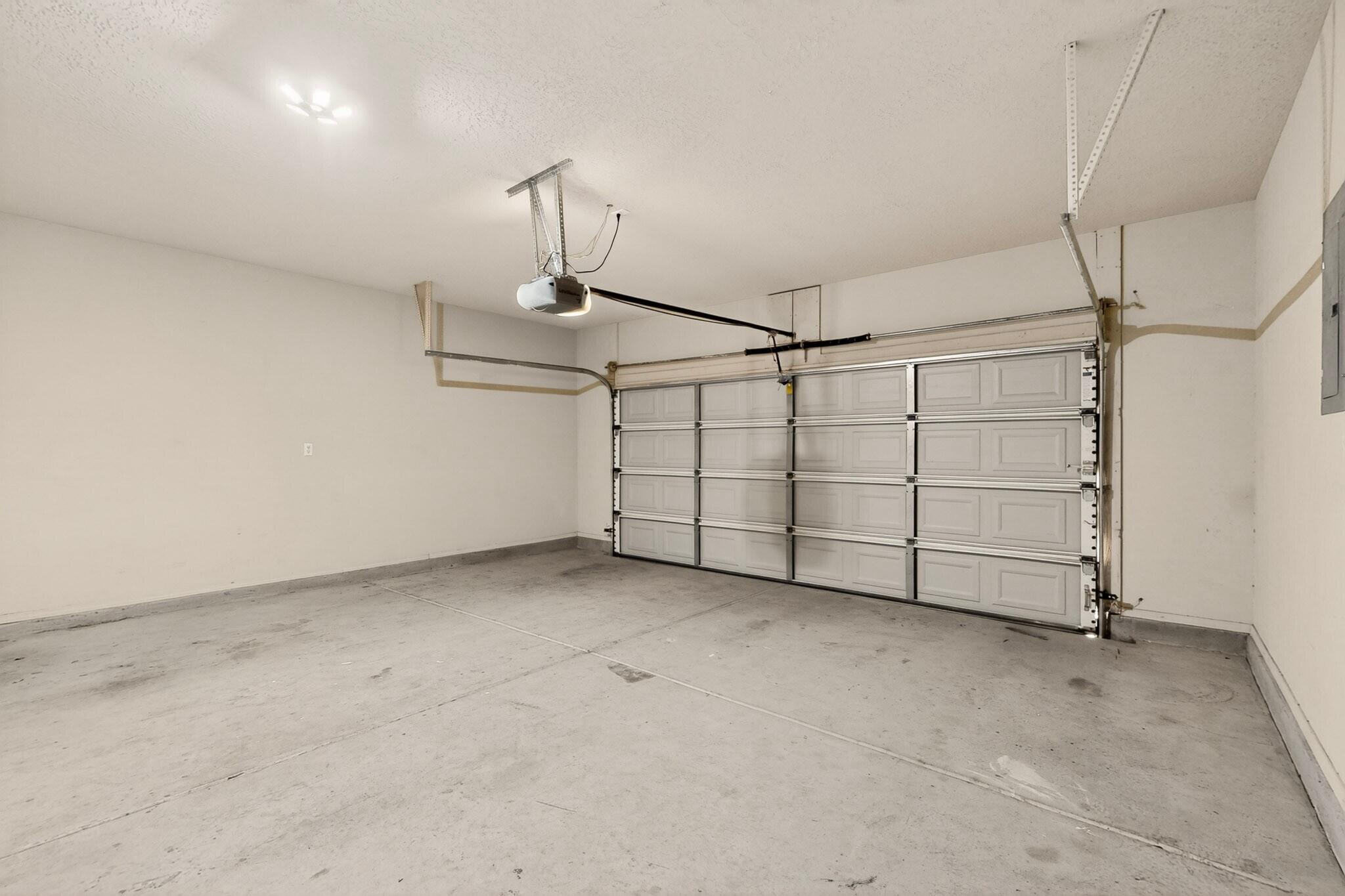 956 Molten Place NW