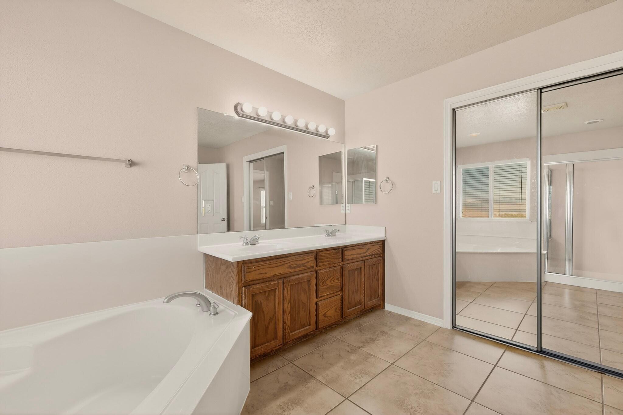 956 Molten Place NW