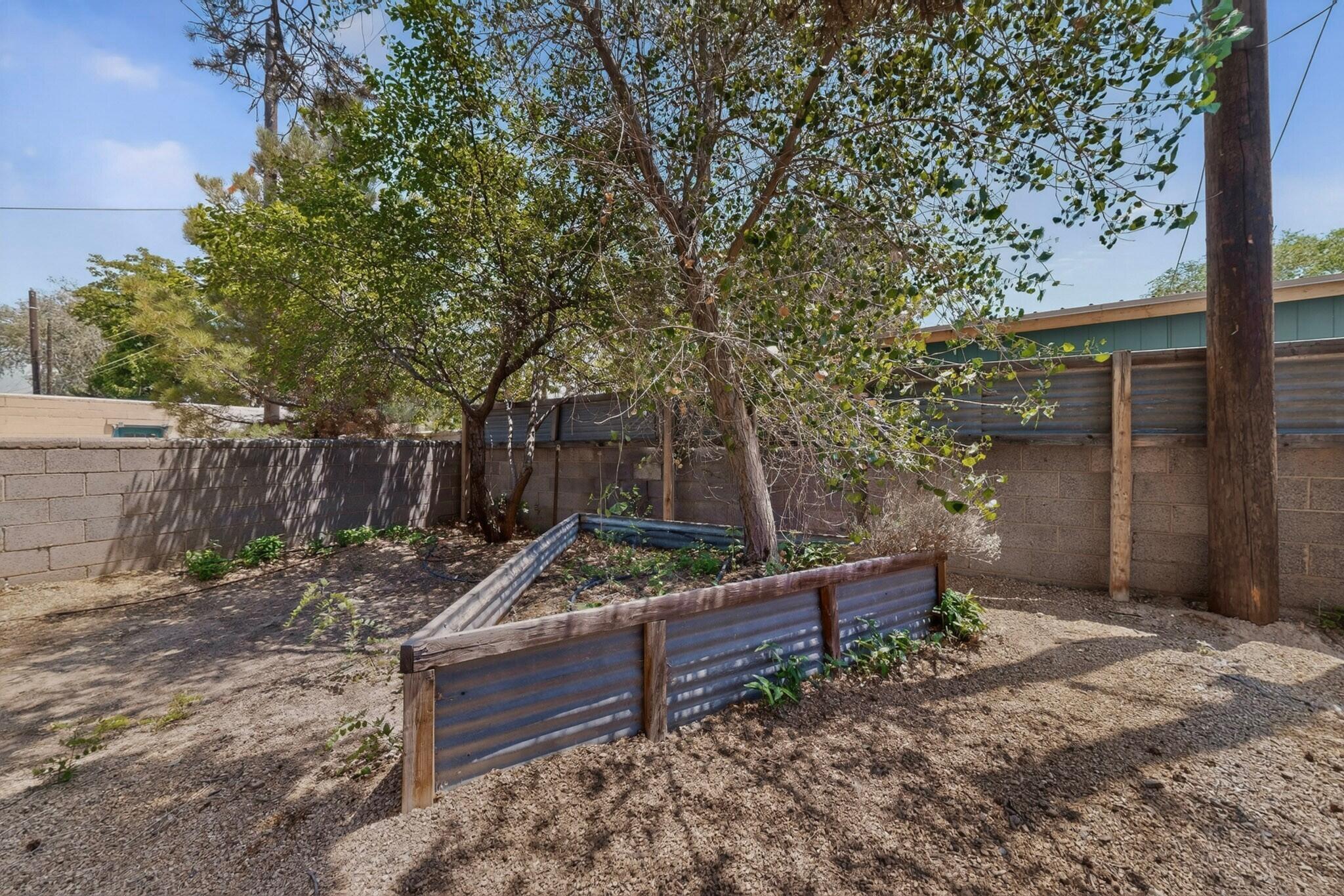 1608 Cardenas Drive NE