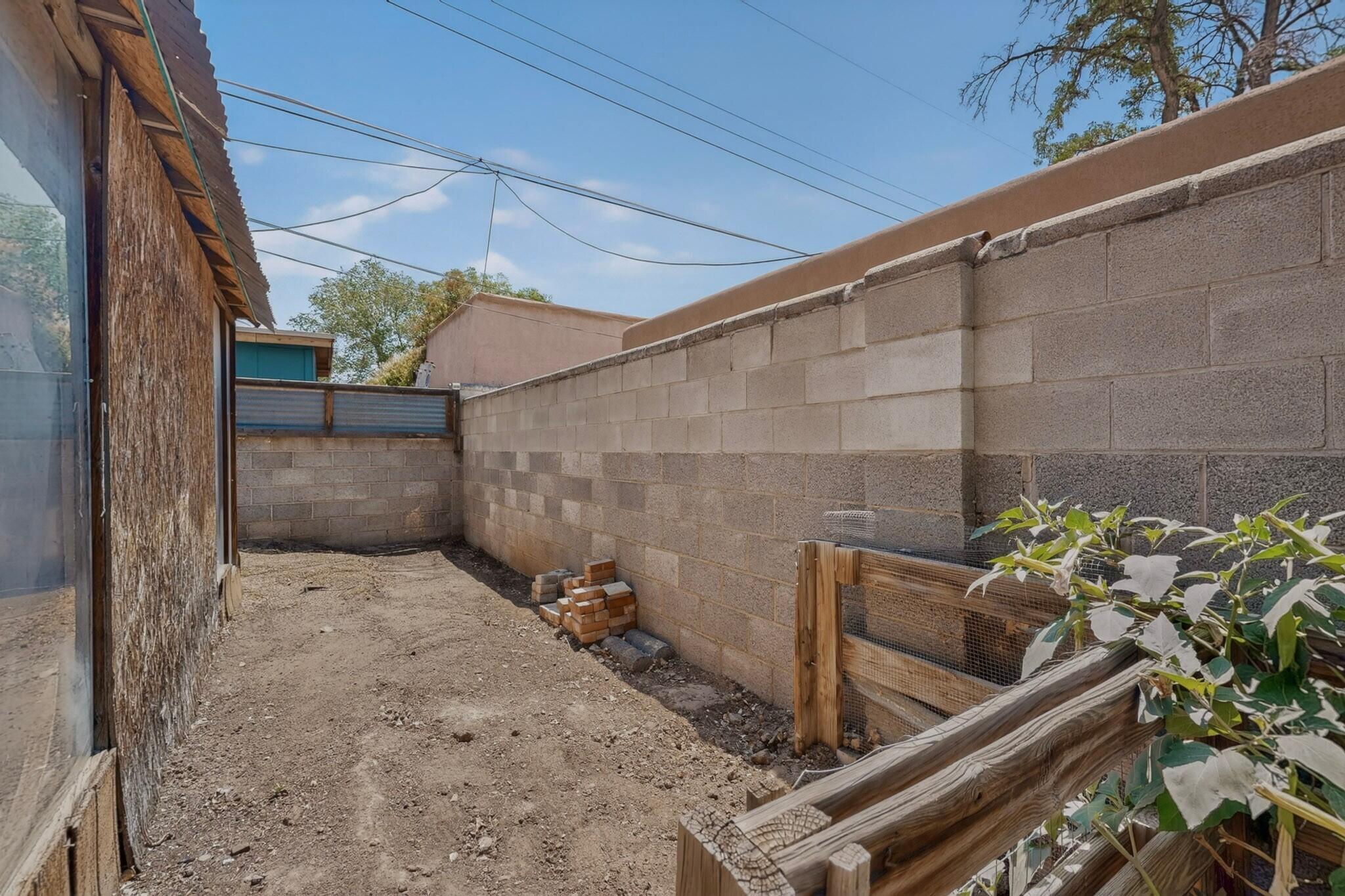1608 Cardenas Drive NE