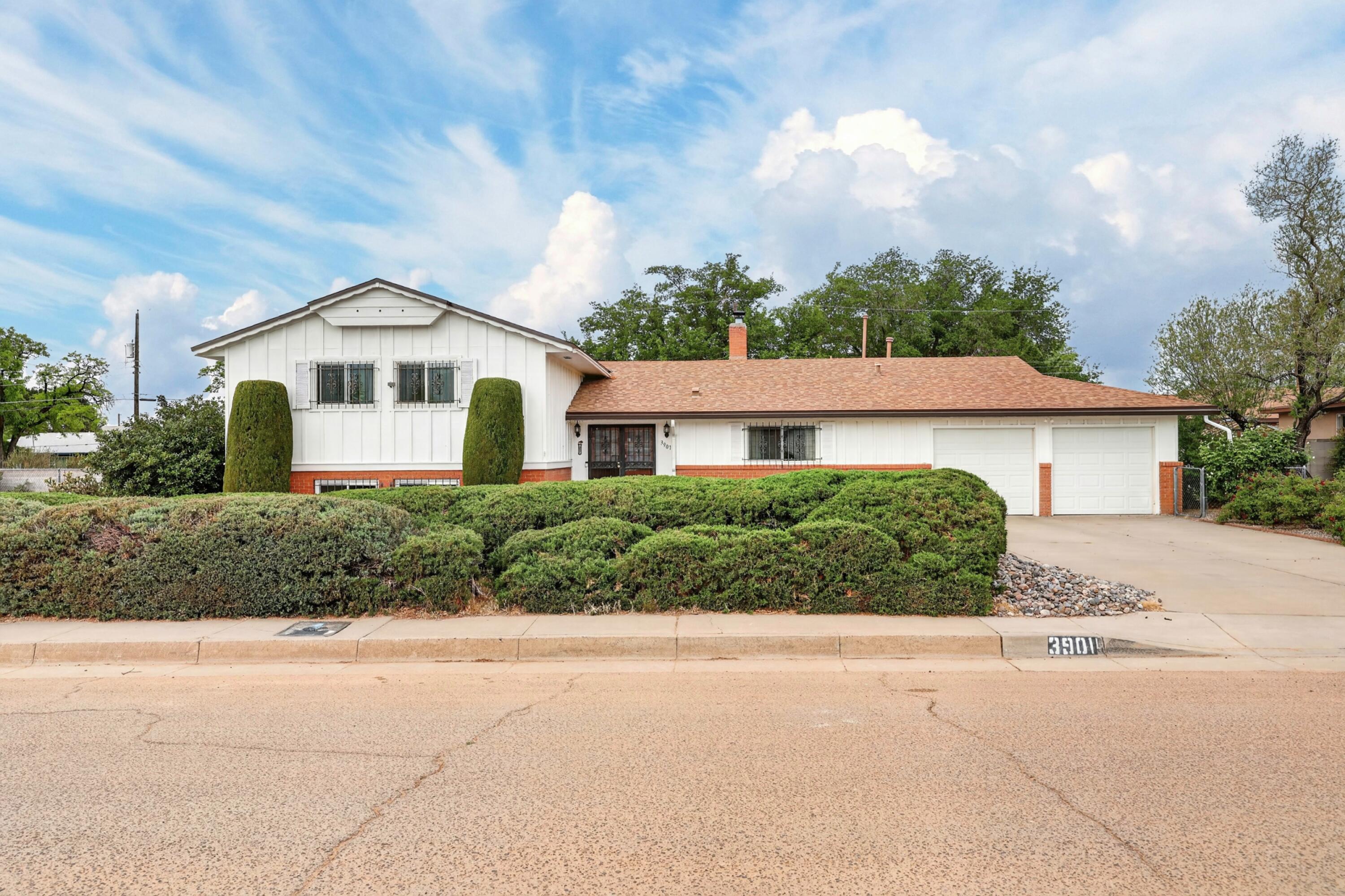 3901 Madeira Drive NE
