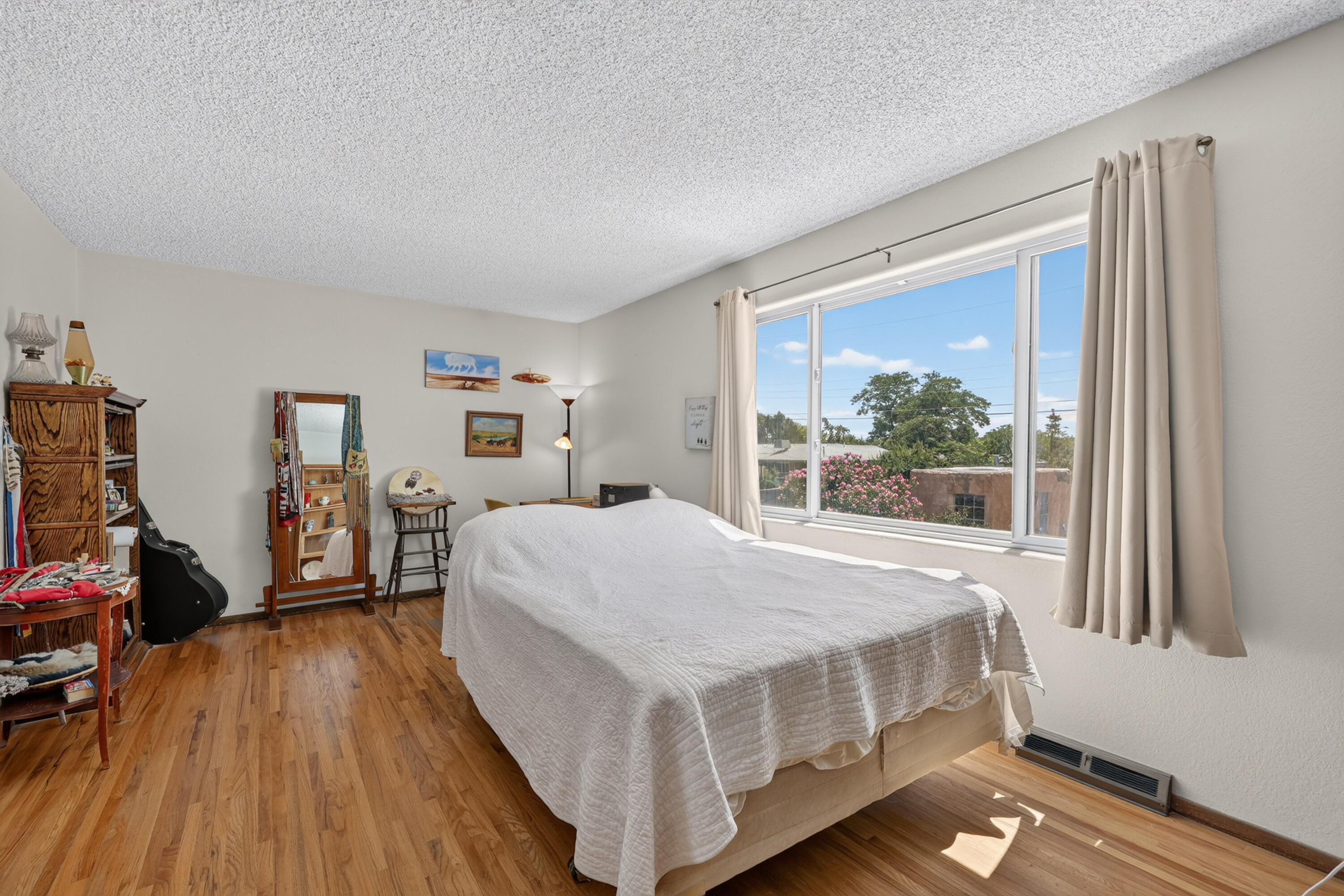 3901 Madeira Drive NE