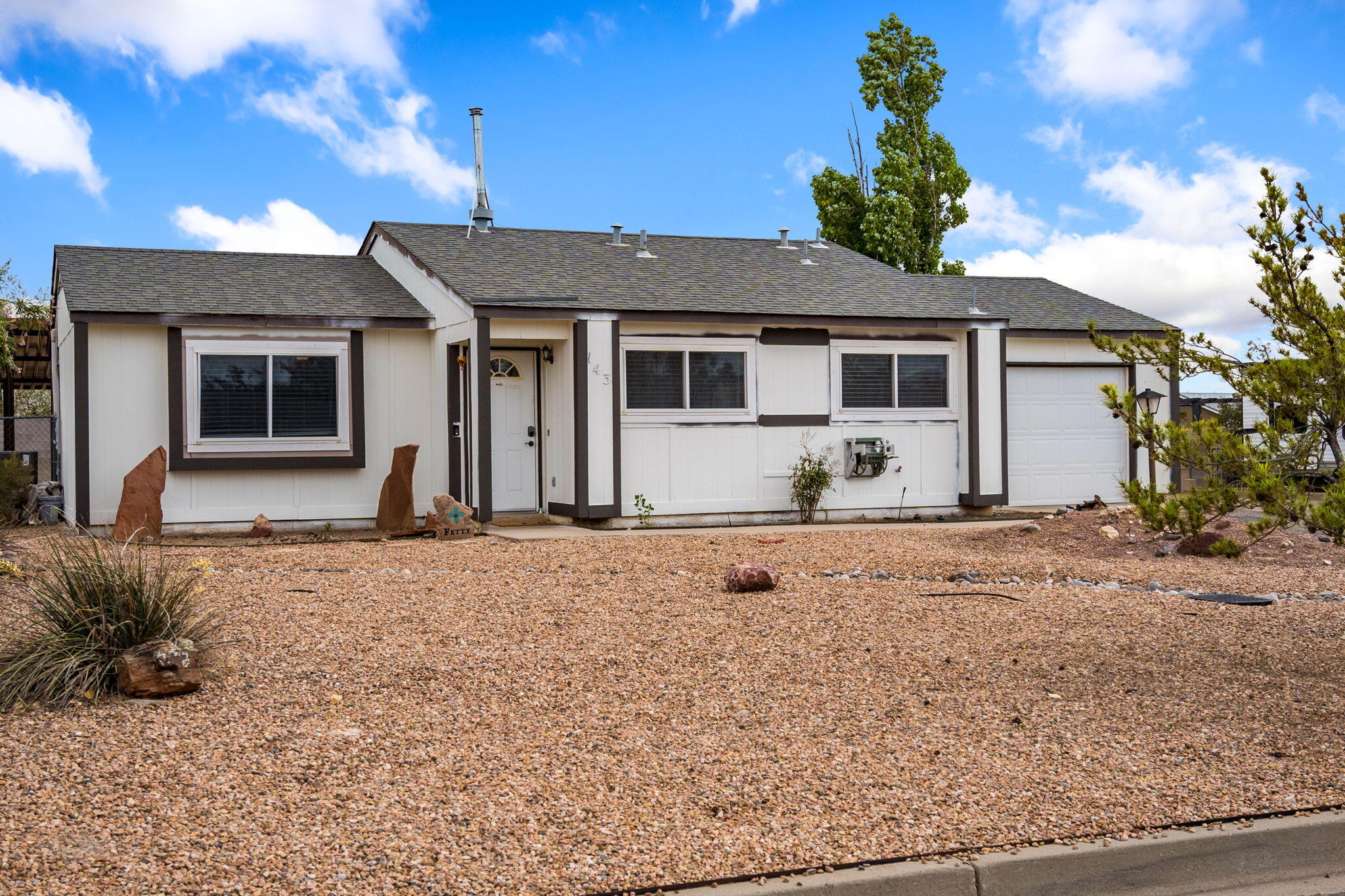 143 Pecos Loop SE