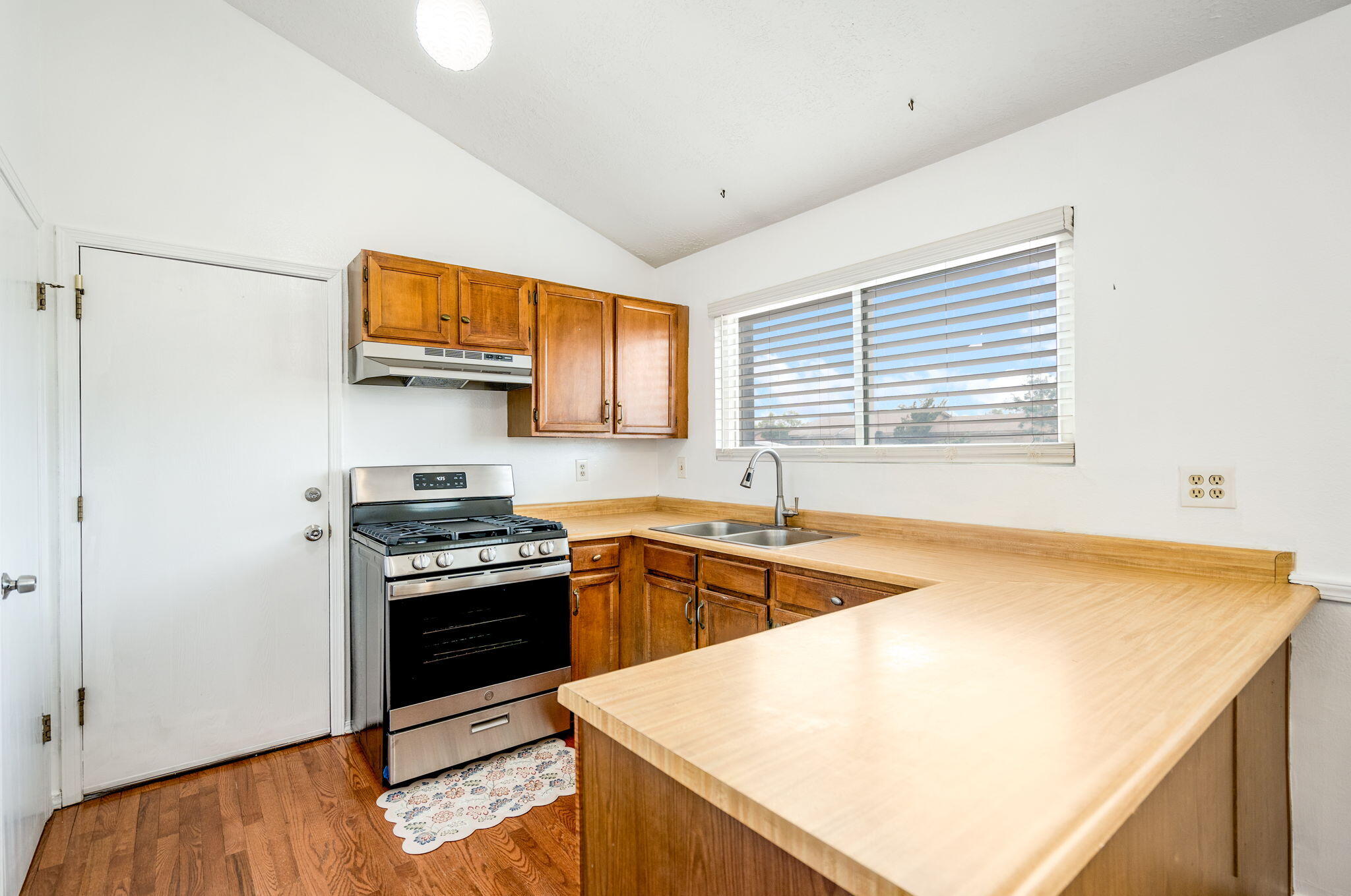 143 Pecos Loop SE