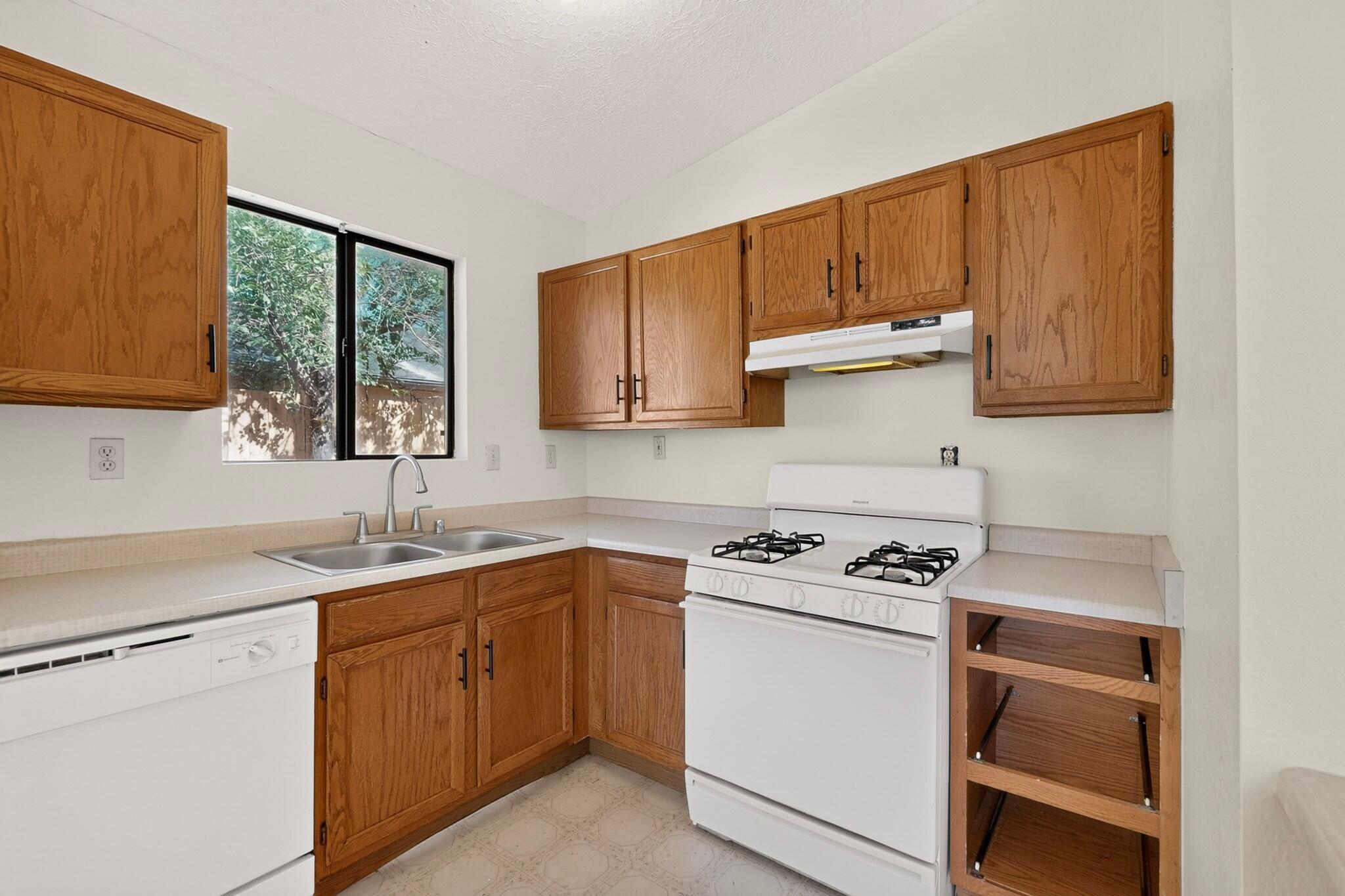 1954 Gomez Drive SW