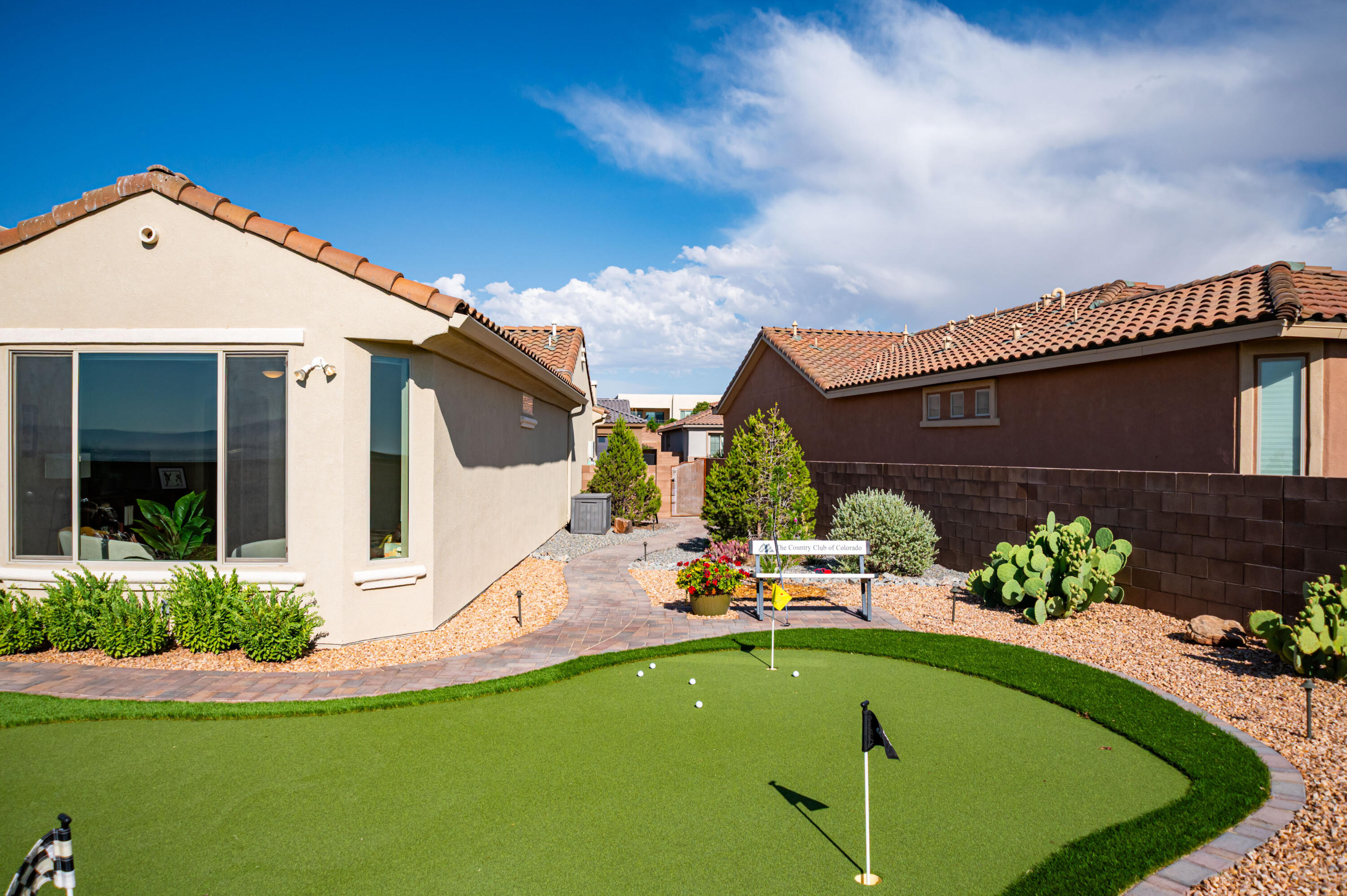 1600 Willow Canyon Trail NW