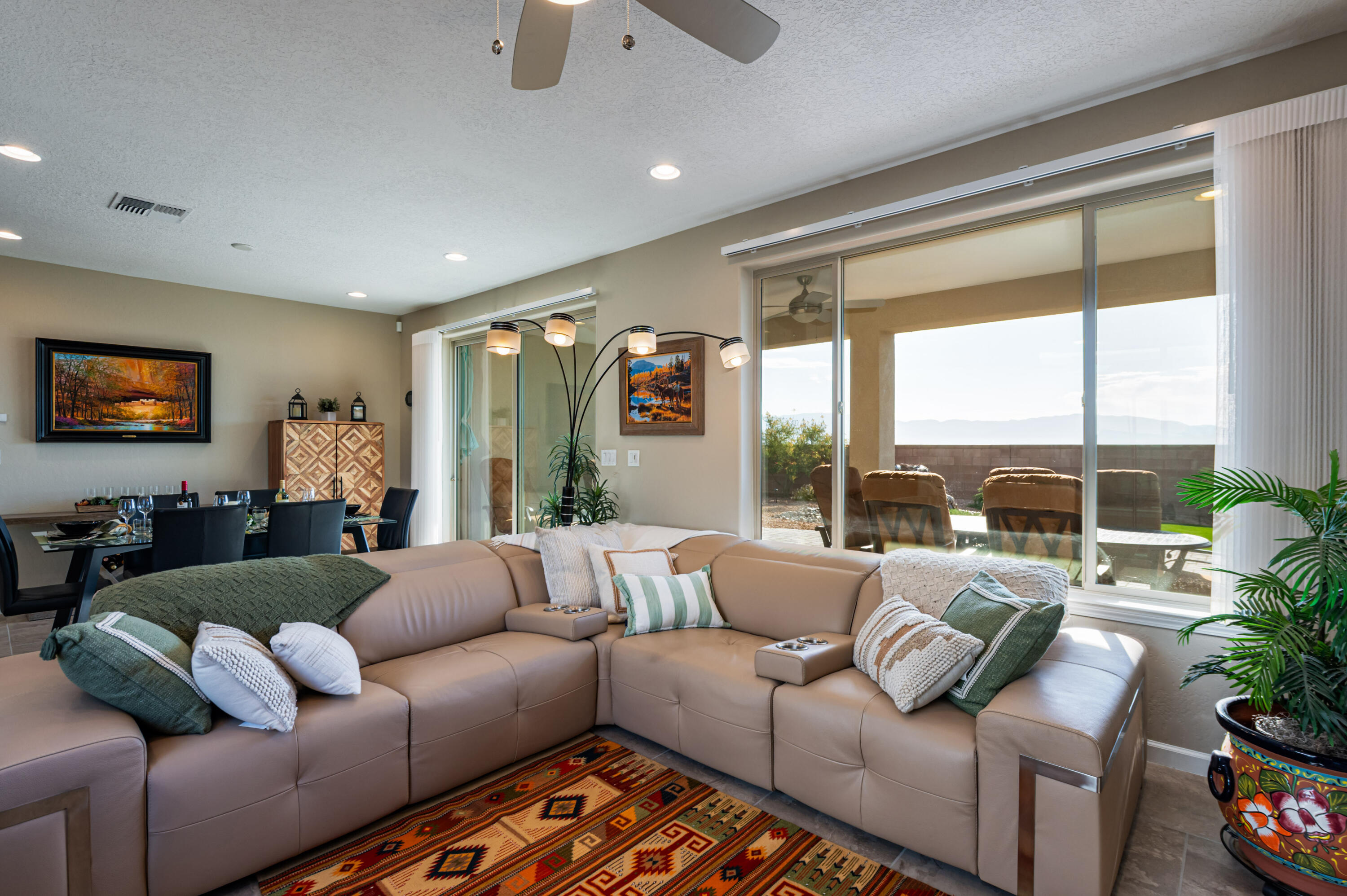 1600 Willow Canyon Trail NW