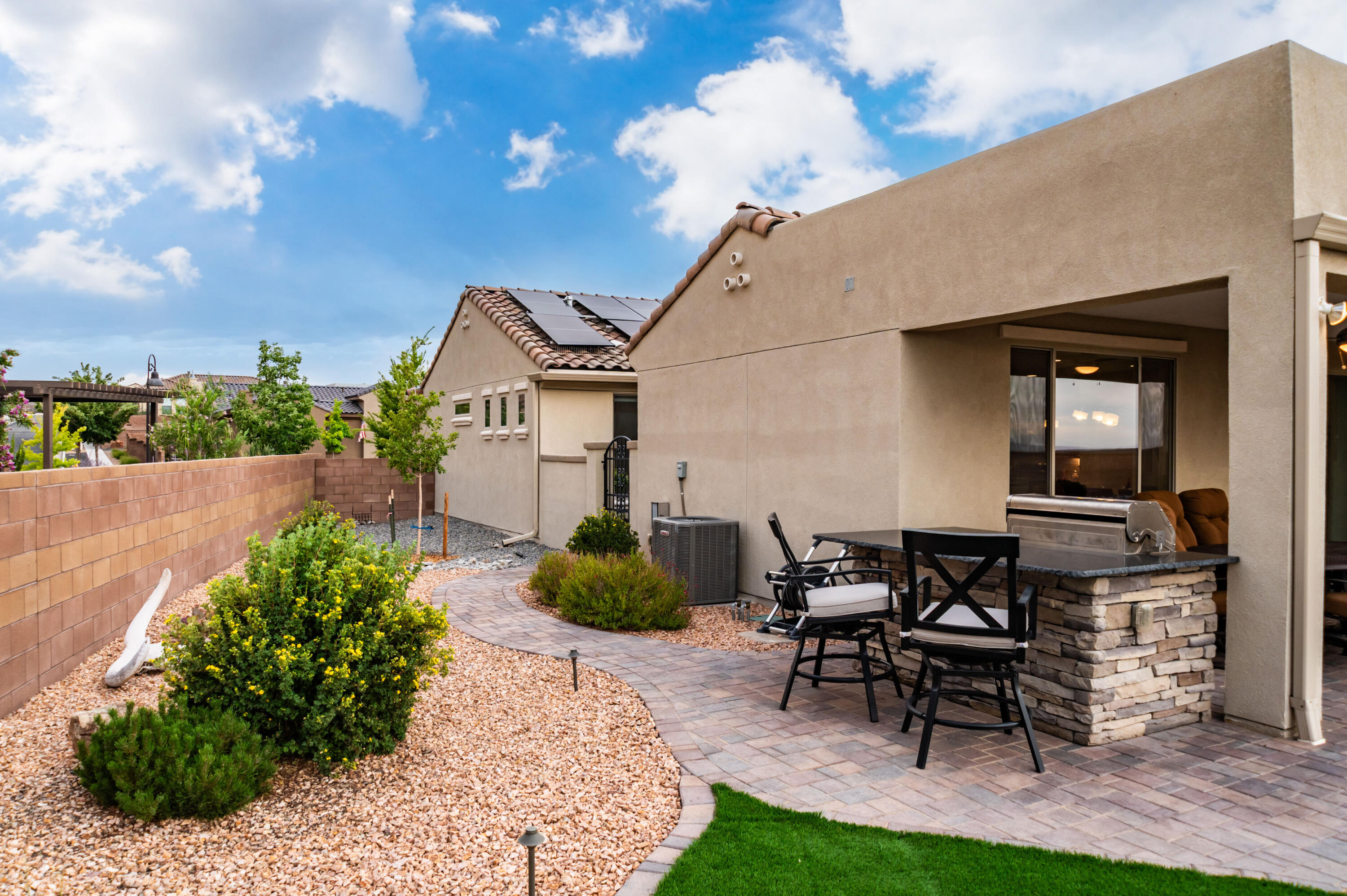 1600 Willow Canyon Trail NW