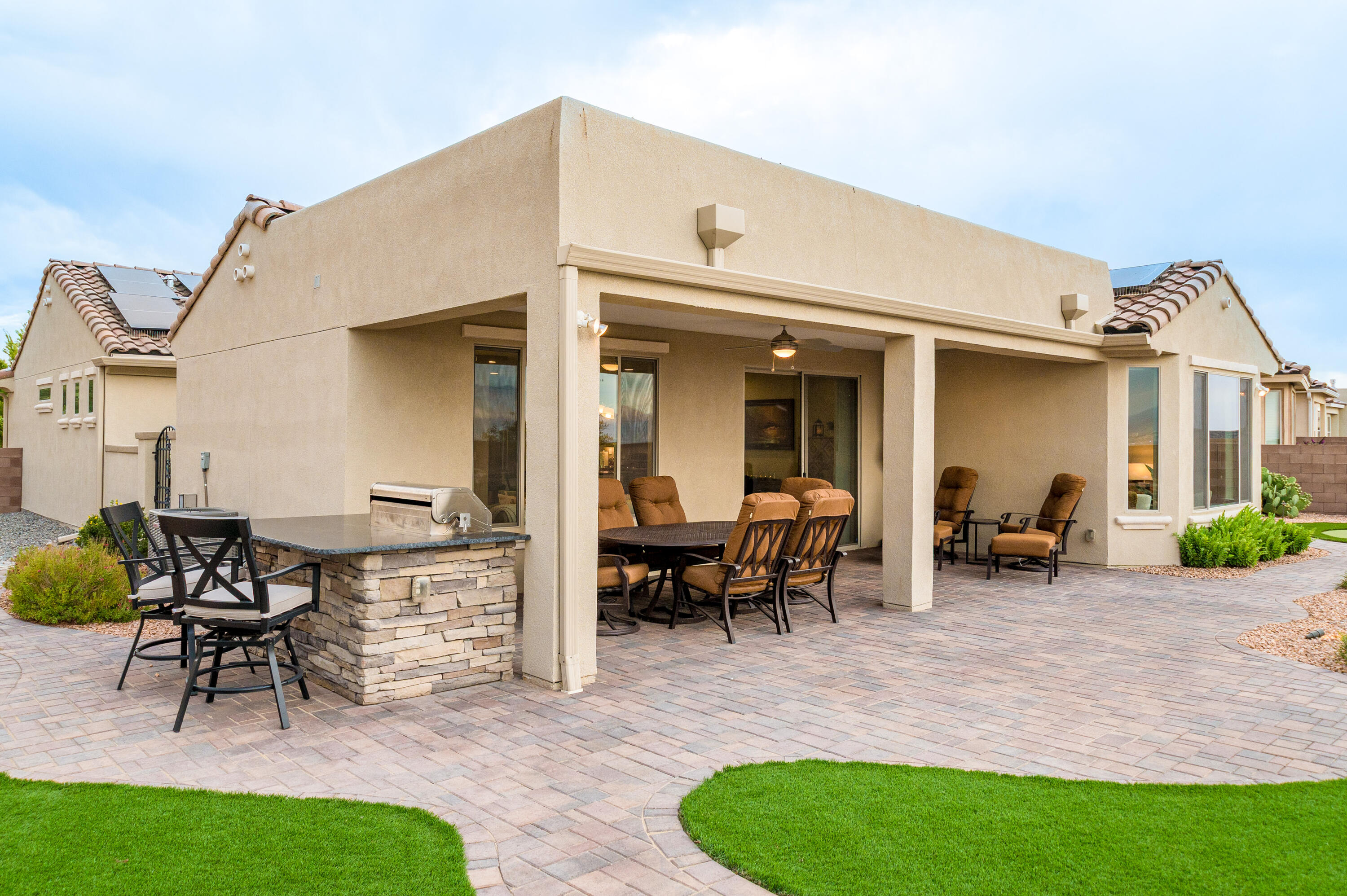 1600 Willow Canyon Trail NW