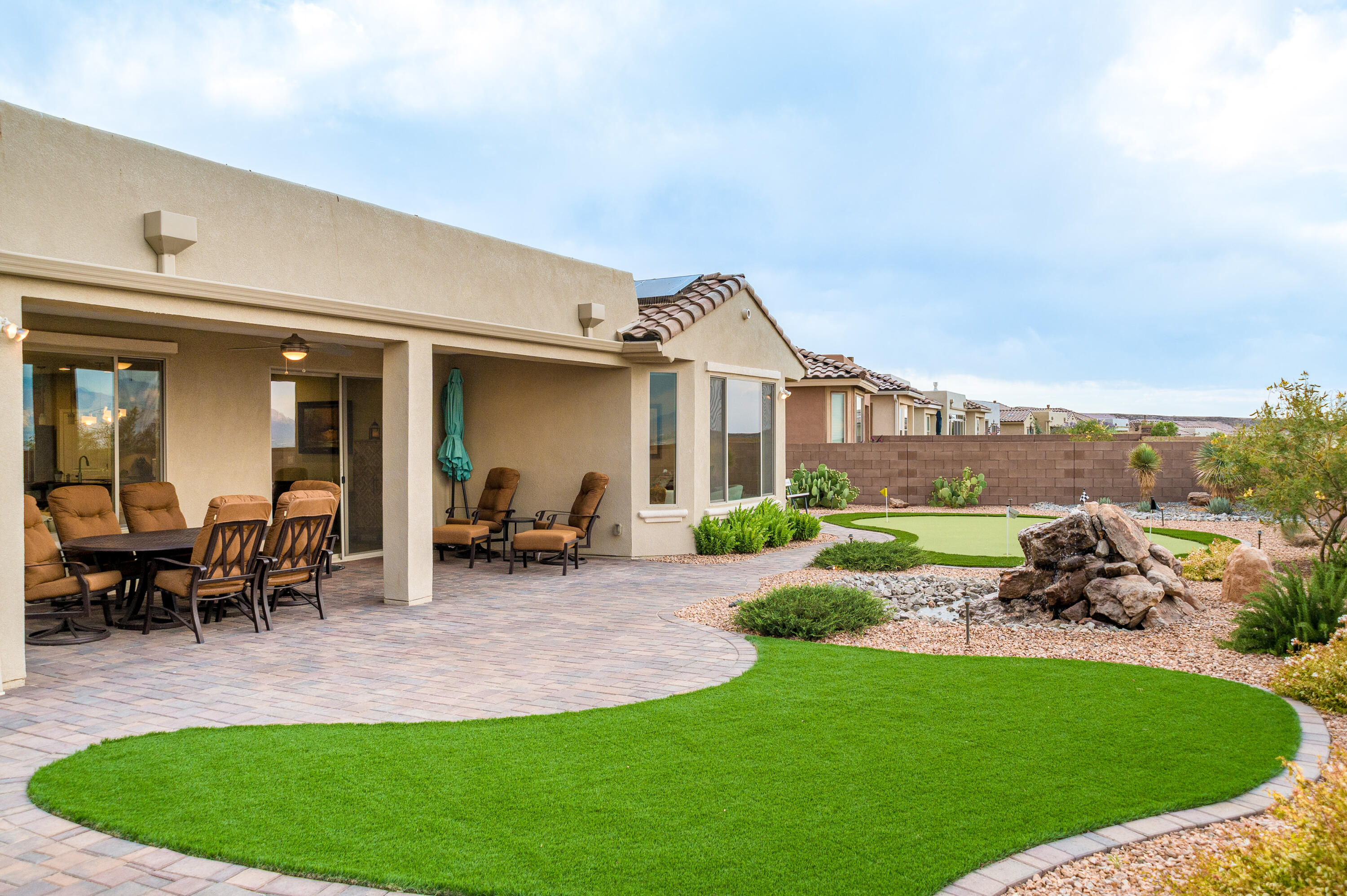 1600 Willow Canyon Trail NW